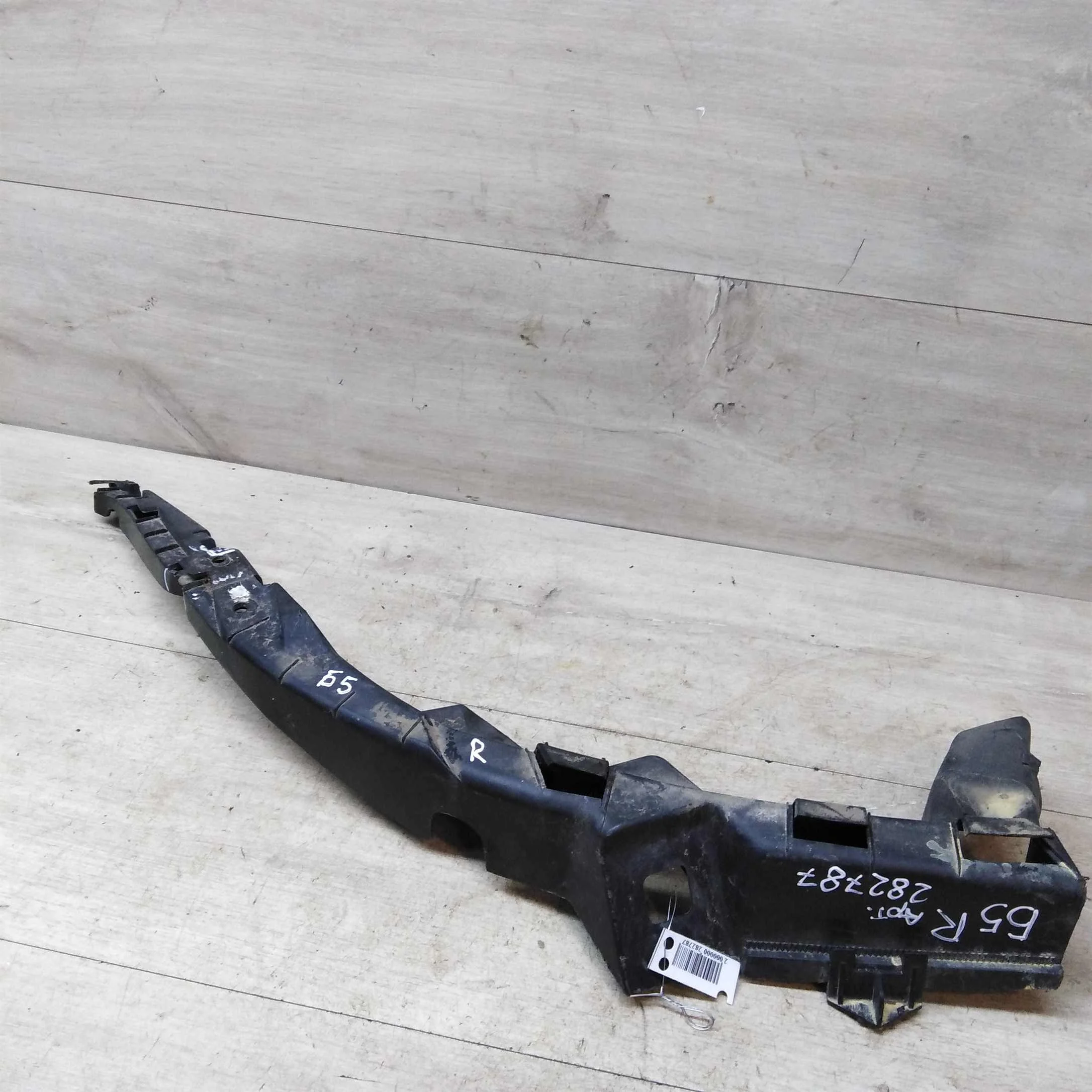 Кронштейн фары правый Volkswagen Passat B5 (арт. 43895)