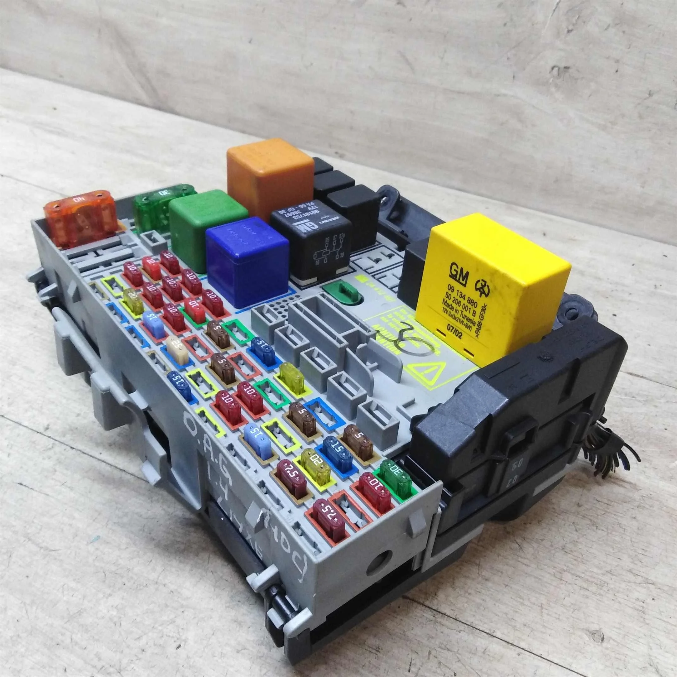 Блок предохранителей Opel Astra G Z14XE (арт. 44220)