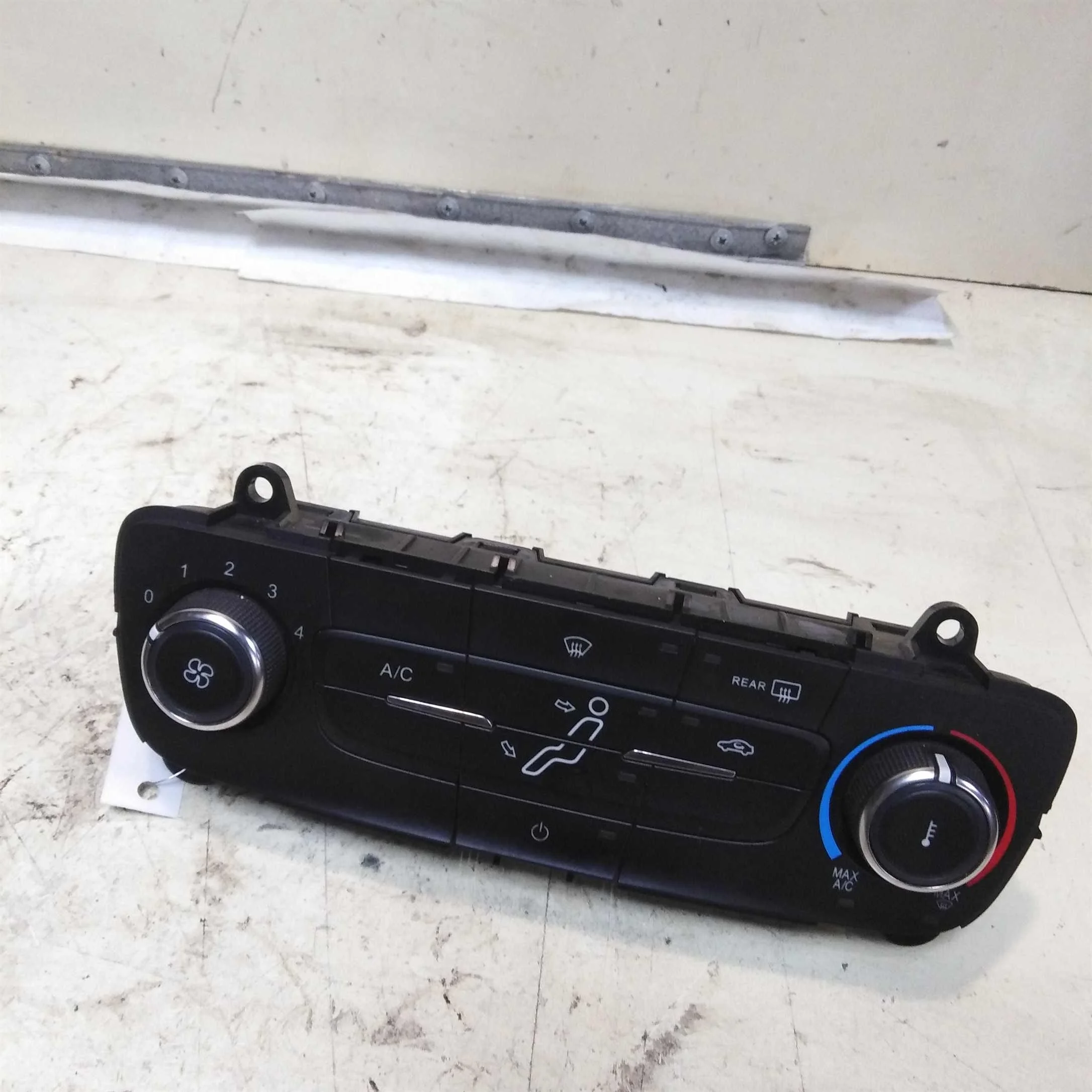 Блок управления печкой и кондиционером Ford Focus 3 рест 17г.в. (арт. 44477)