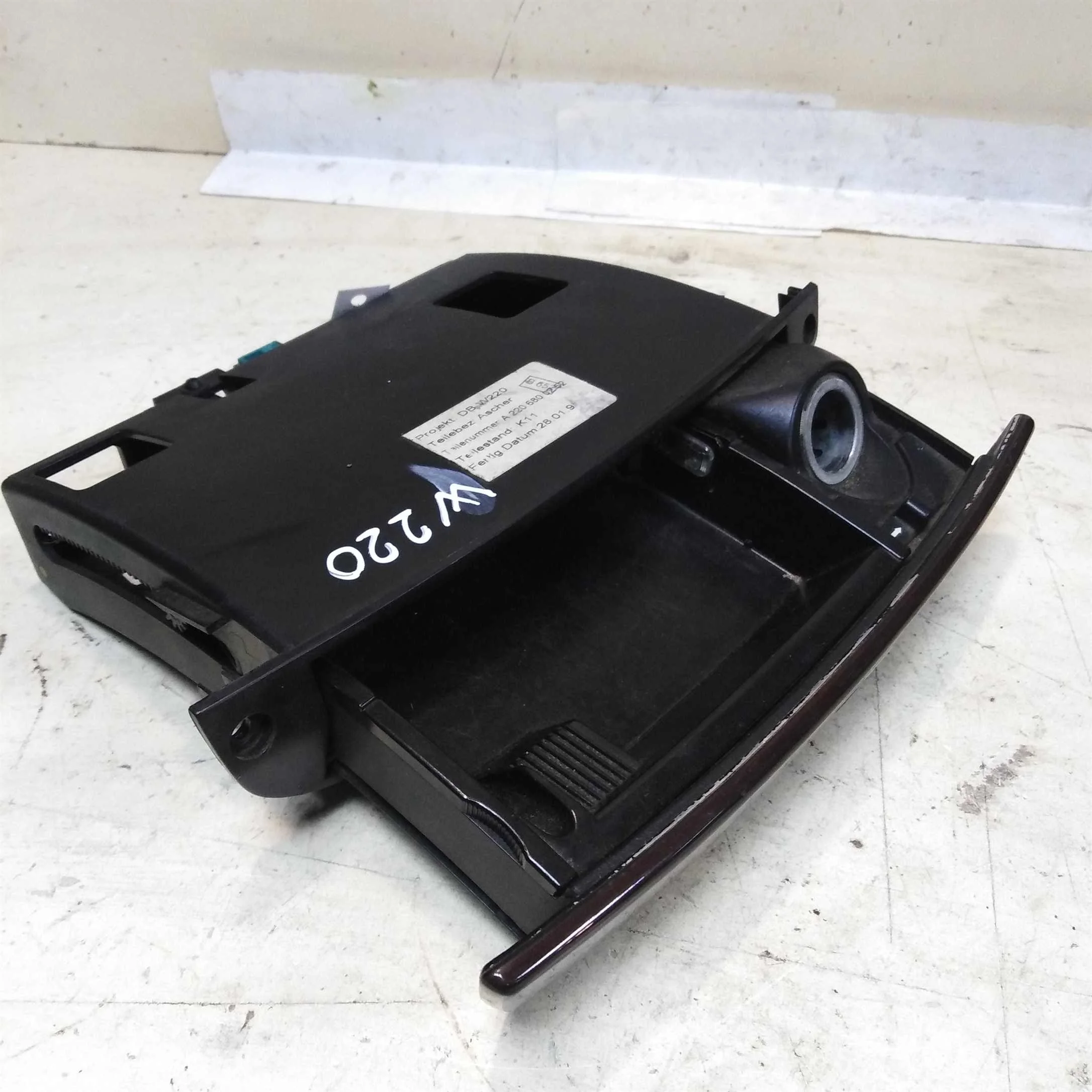 Пепельница Mercedes W220 99г.в. 3.2i АКПП (арт. 44991)