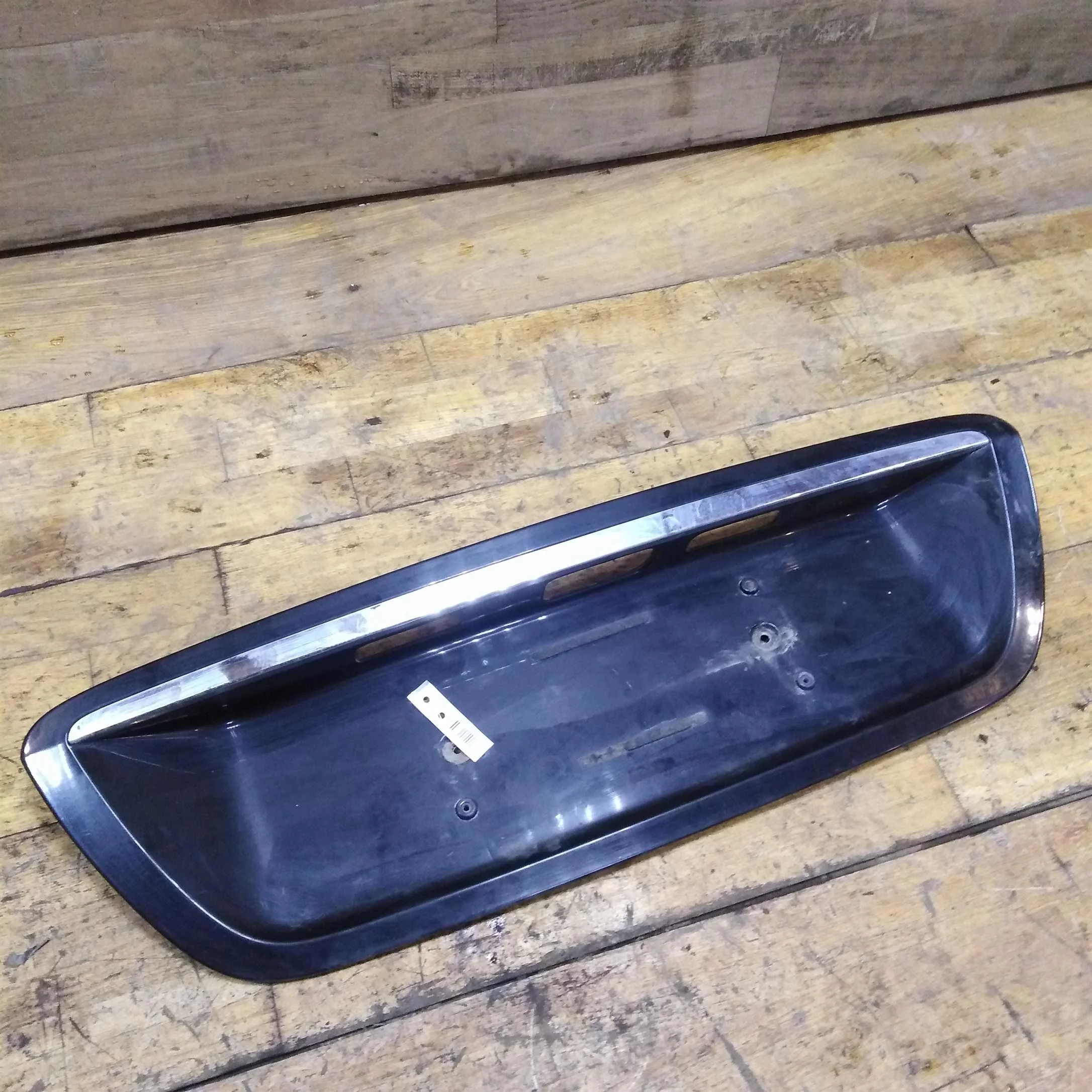 Накладка под задний номер Mercedes W220  (арт. 45153)