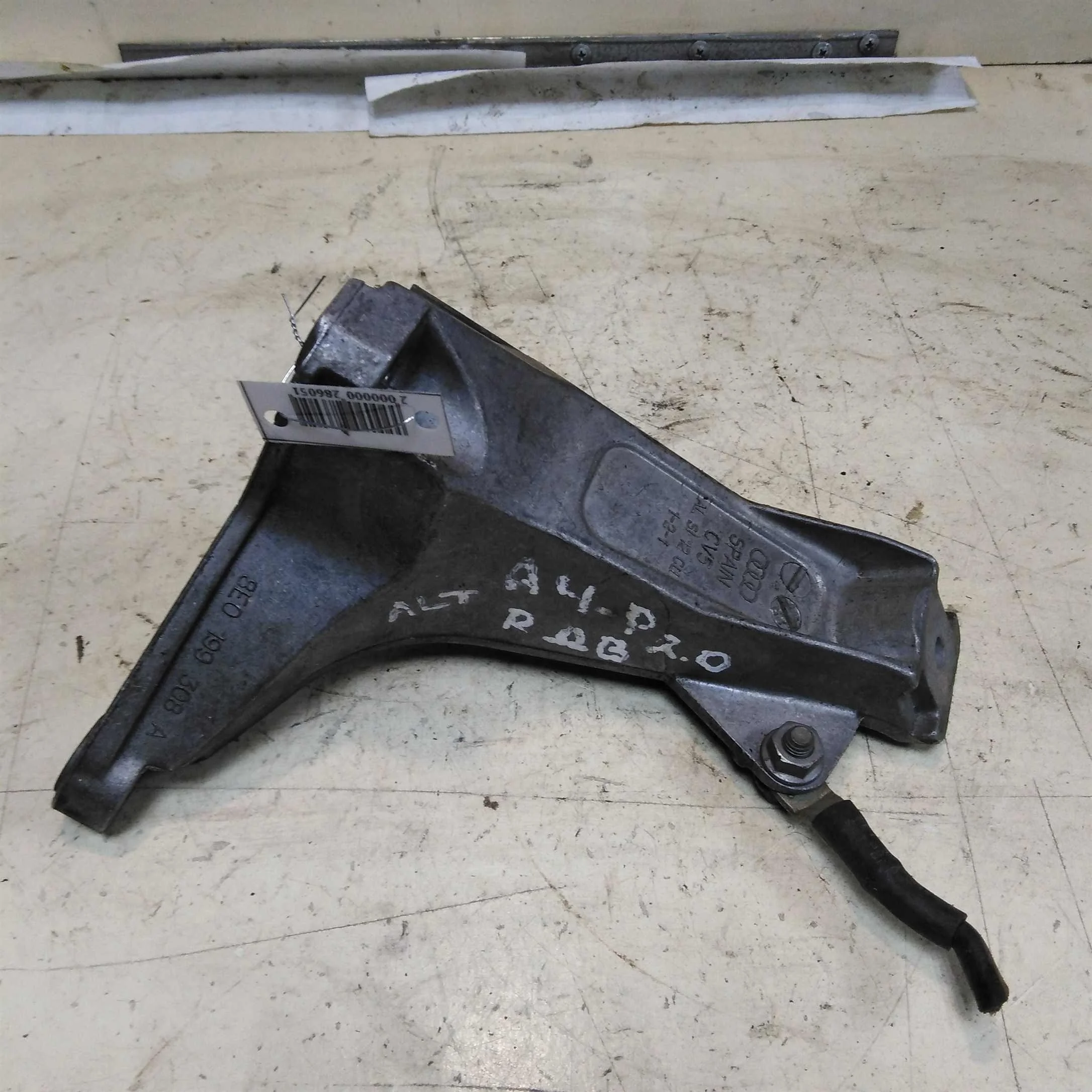 Кронштейн двигателя правый Audi A4 B6 8E 2.0i ALT (арт. 45254)