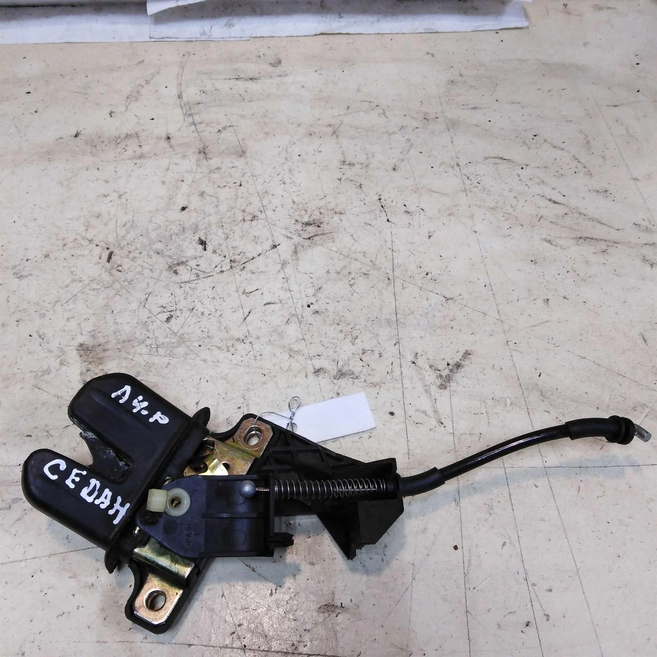 Замок багажника седан Audi A4 B6 8E (арт. 45313)