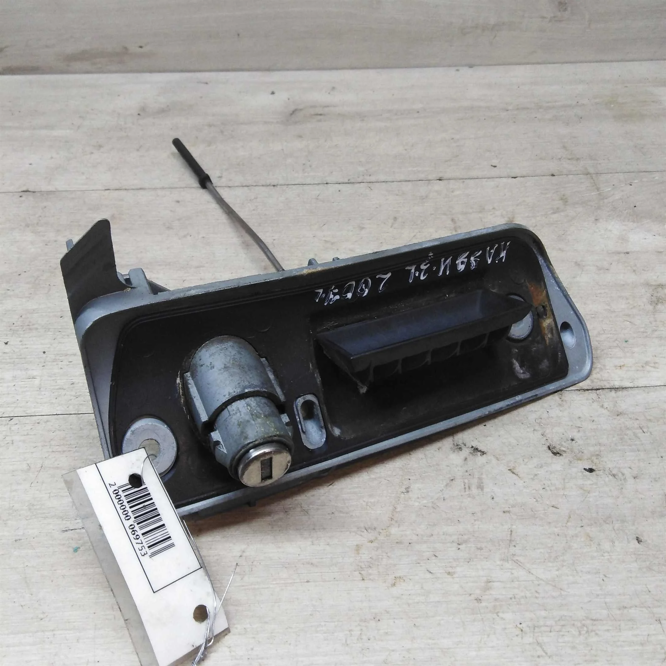 Ручка двери задней левой замок Volkswagen Caddy III (арт. 46302)