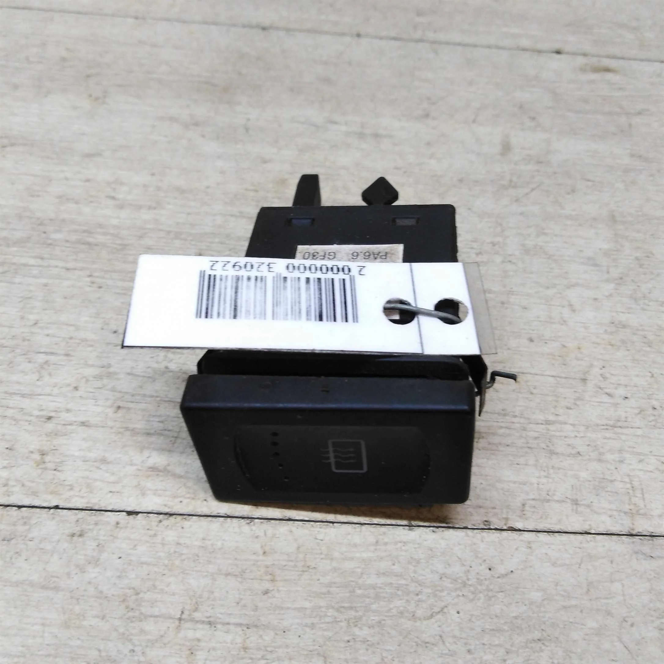 Кнопка обогрева заднего стекла Volkswagen Passat B5 99г.в.  (арт. 46455)