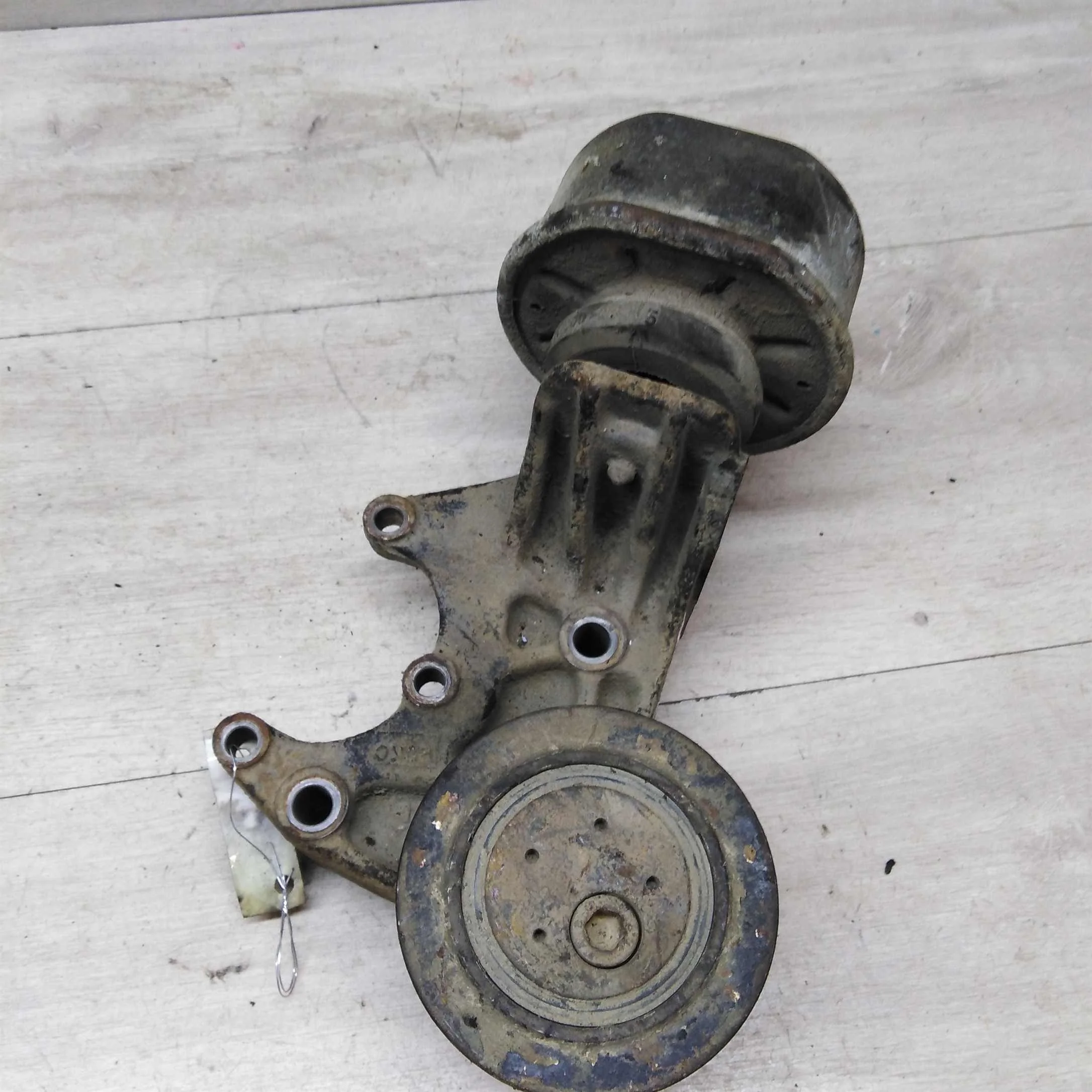 Опора двигателя Volkswagen Transporter T4  (арт. 48095)
