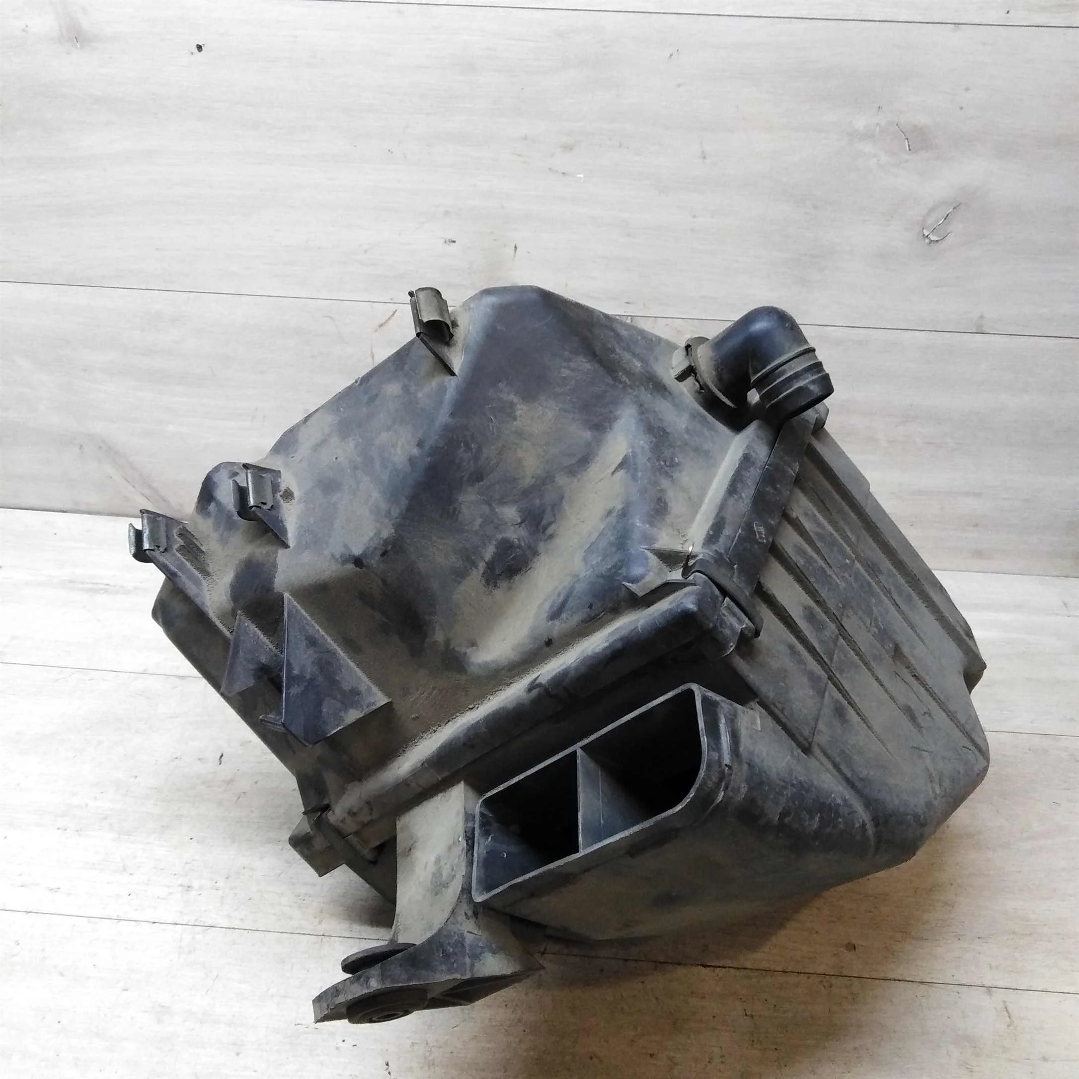 Корпус воздушного фильтра Audi A6 C5 2.4i 2.8i (арт. 48208)