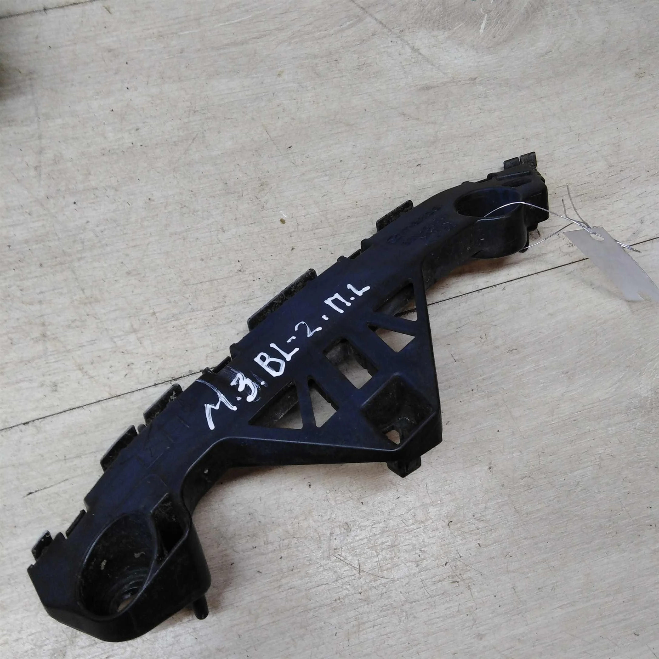 Кронштейн крепление переднего бампера левый Mazda 3 BL (арт. 48394)