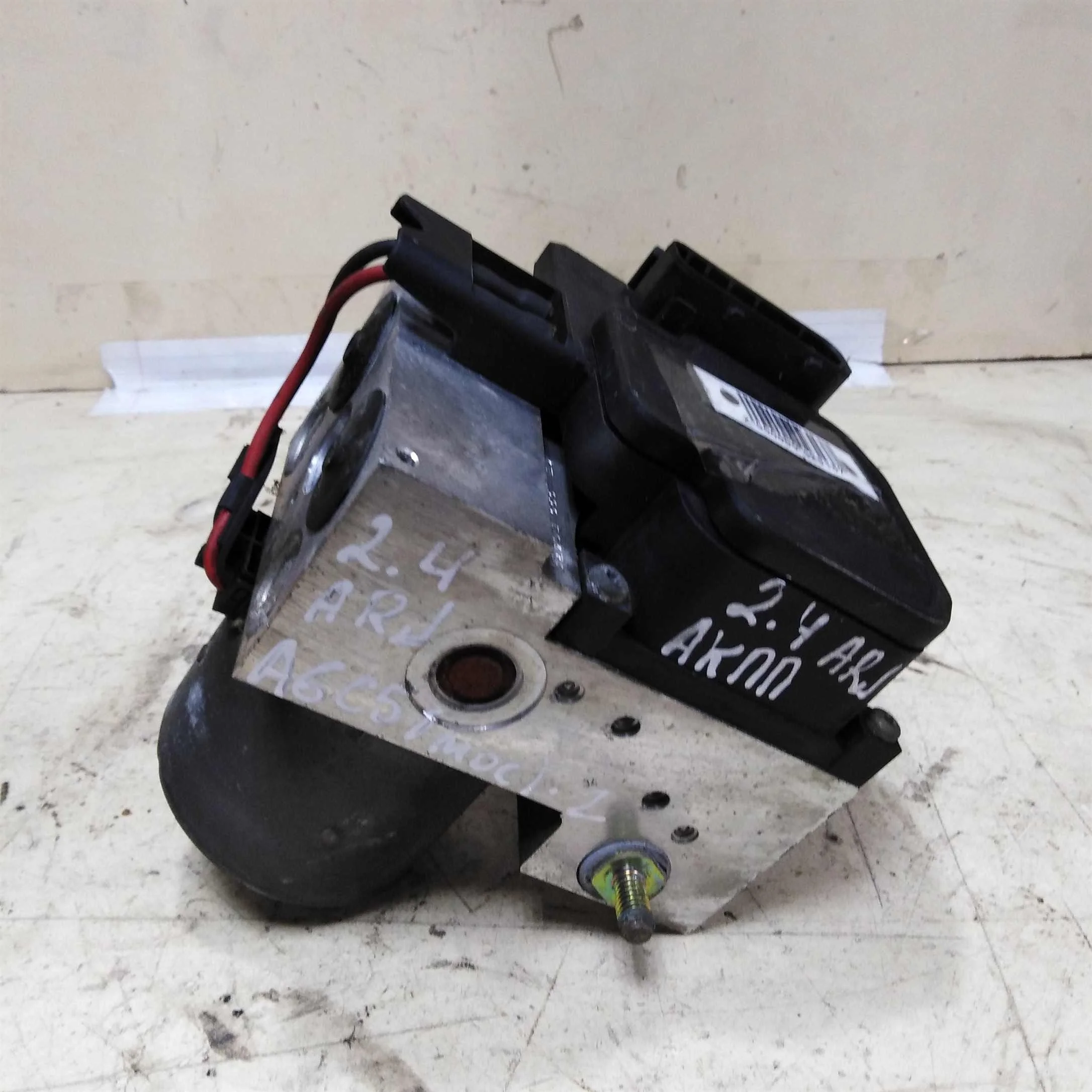 Блок ABS Audi A6 C5 2.4i 2.8i ARJ (арт. 50402)