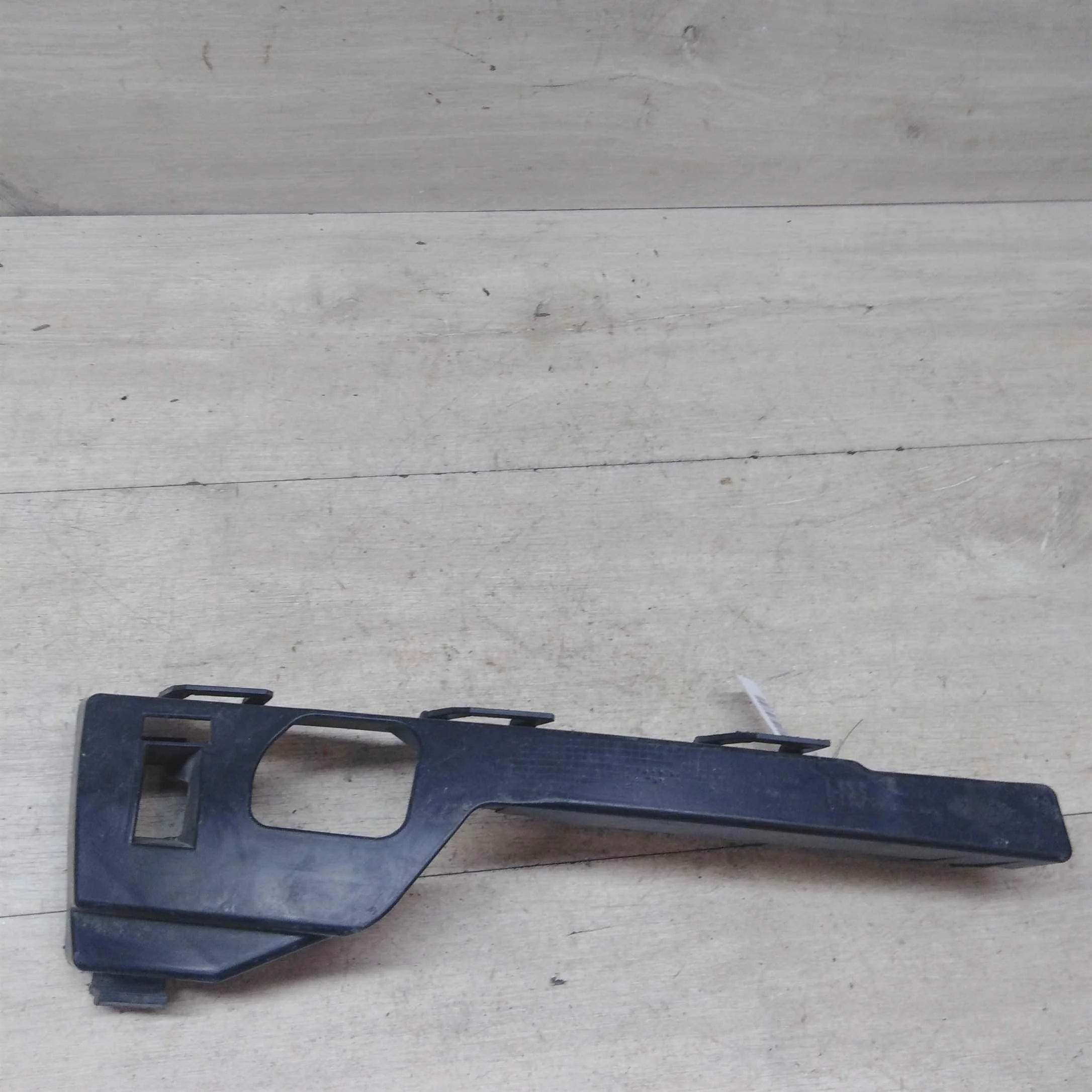 Кронштейн правый Ford Focus 2 (арт. 51481)