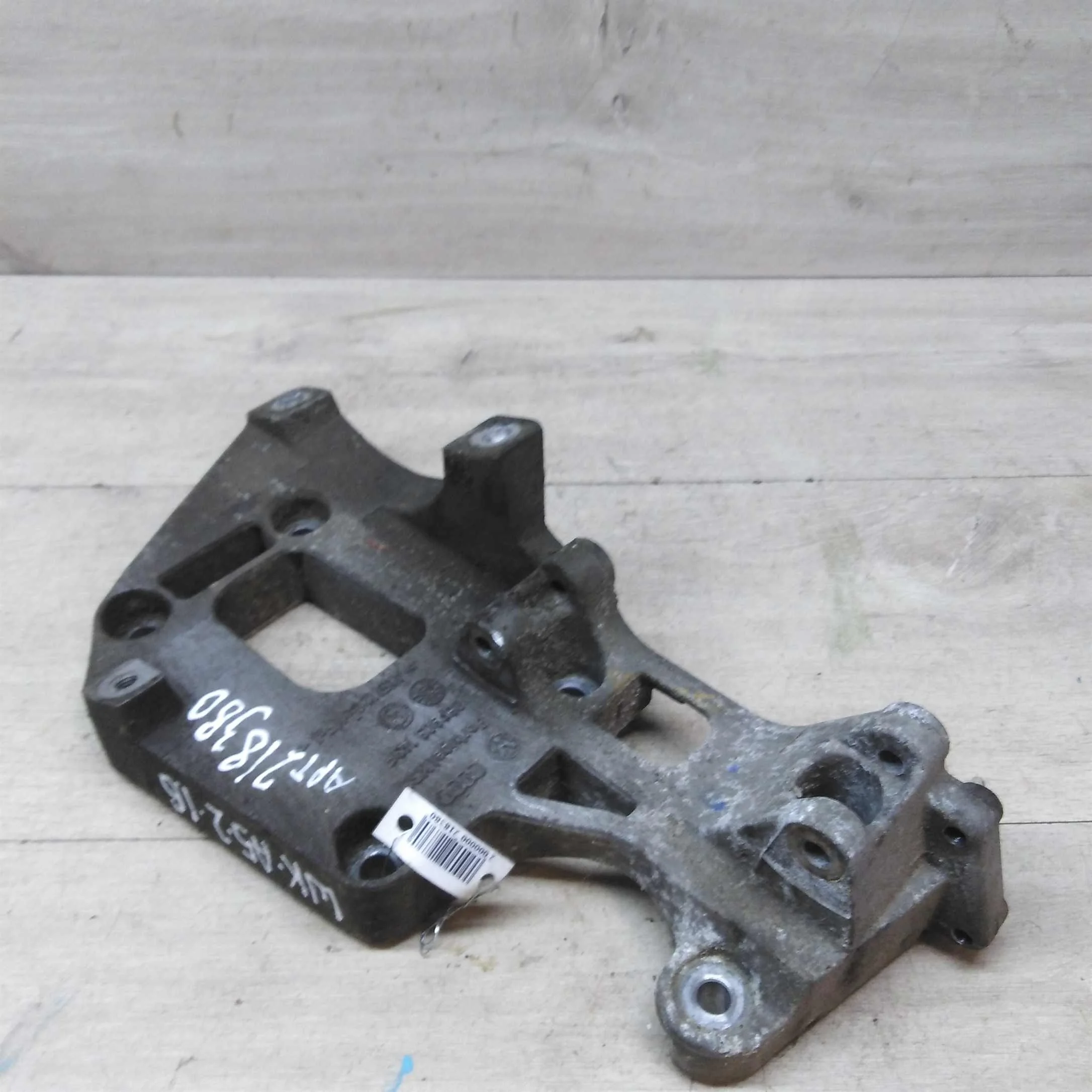 Кронштейн крепления компрессора кондиционера Skoda Octavia A5 06г.в.1.6i BSF BSE (арт. 51852)