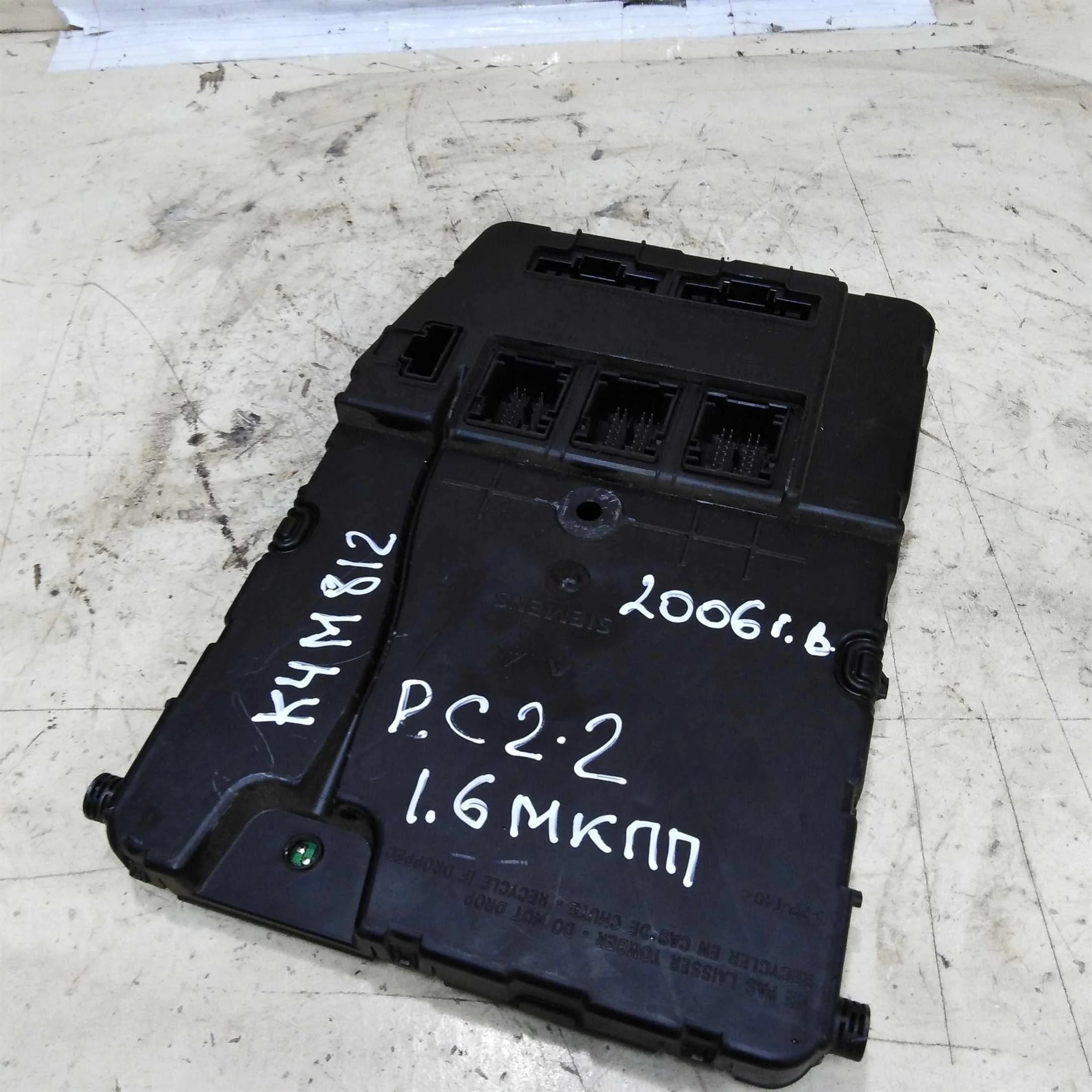 Блок предохранителей монтажный Renault Scenic 2 k4m 812 (арт. 51991)