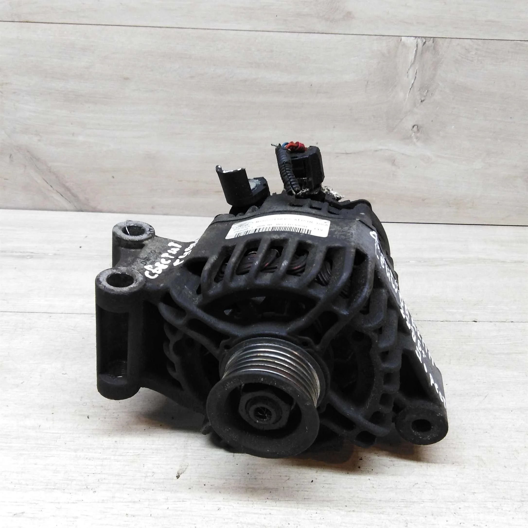 Генератор 105 ампер Ford Focus 2 до рест дефект (арт. 53055)