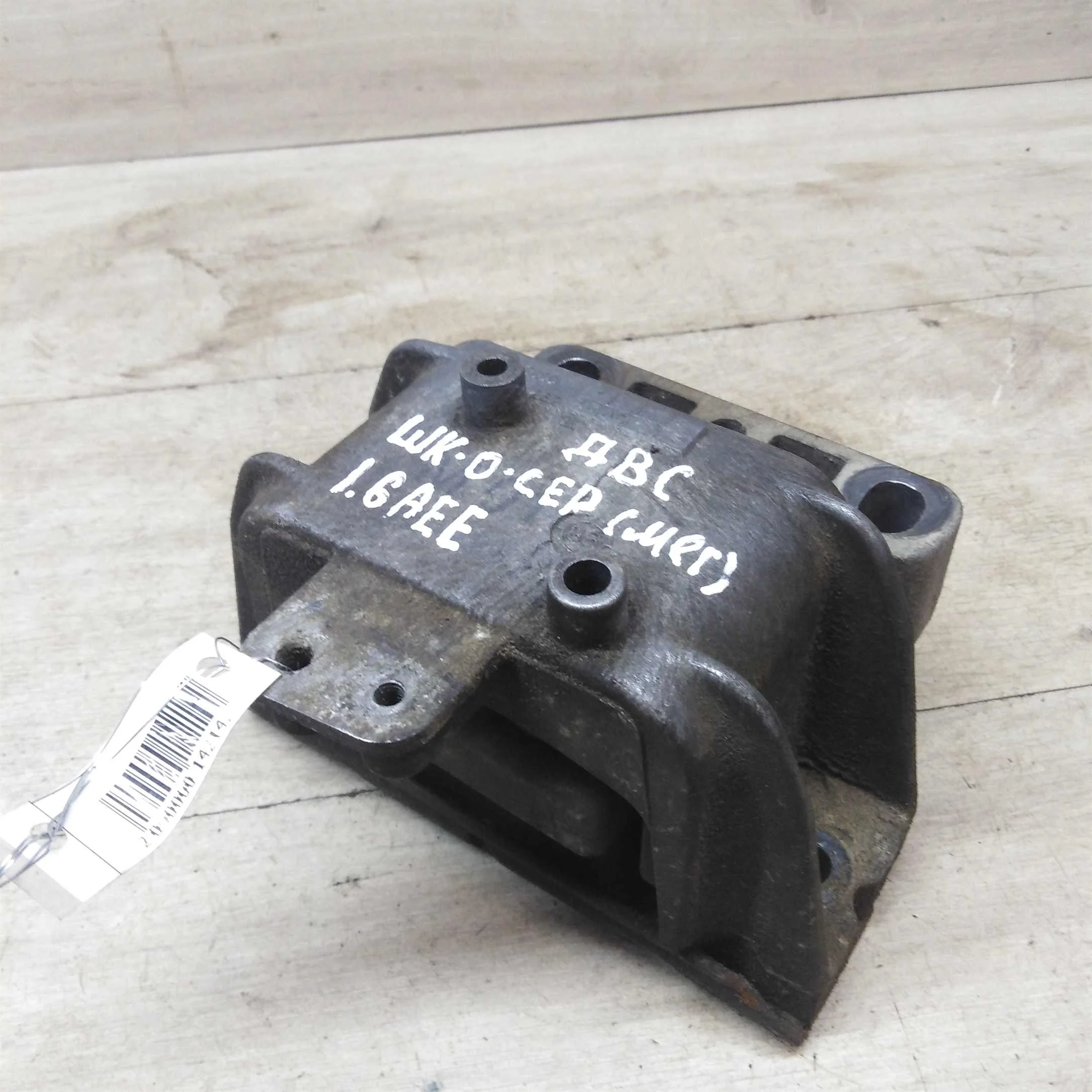 Опора двигателя правая 1.6 Skoda Octavia Tour  (арт. 53064)