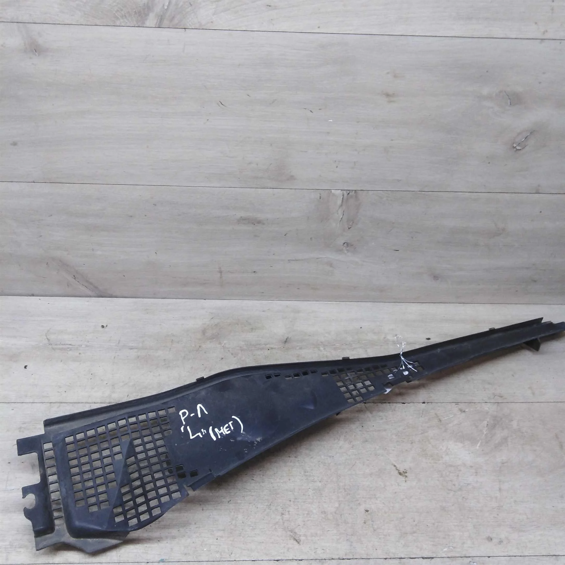 Накладка декоративная жабо дождевик водоотводящий щиток левый Renault Logan I (арт. 53134)