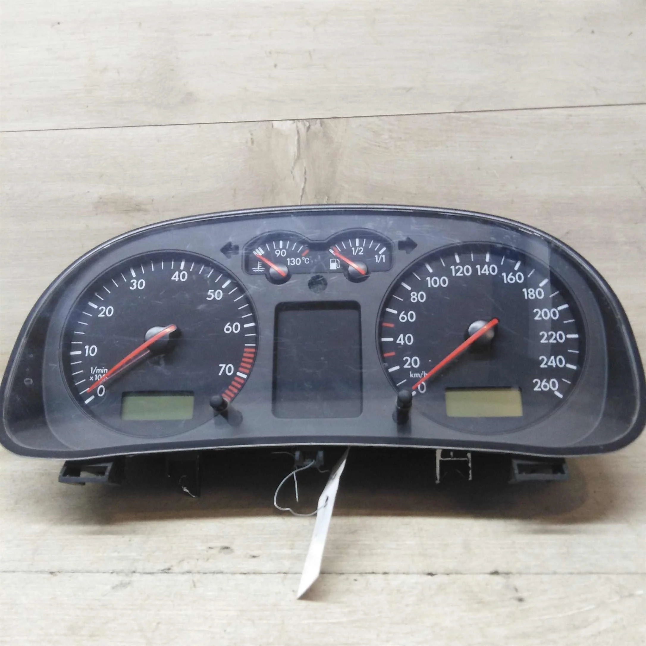 Панель приборов щиток Volkswagen Golf 4 2.0i (арт. 53763)