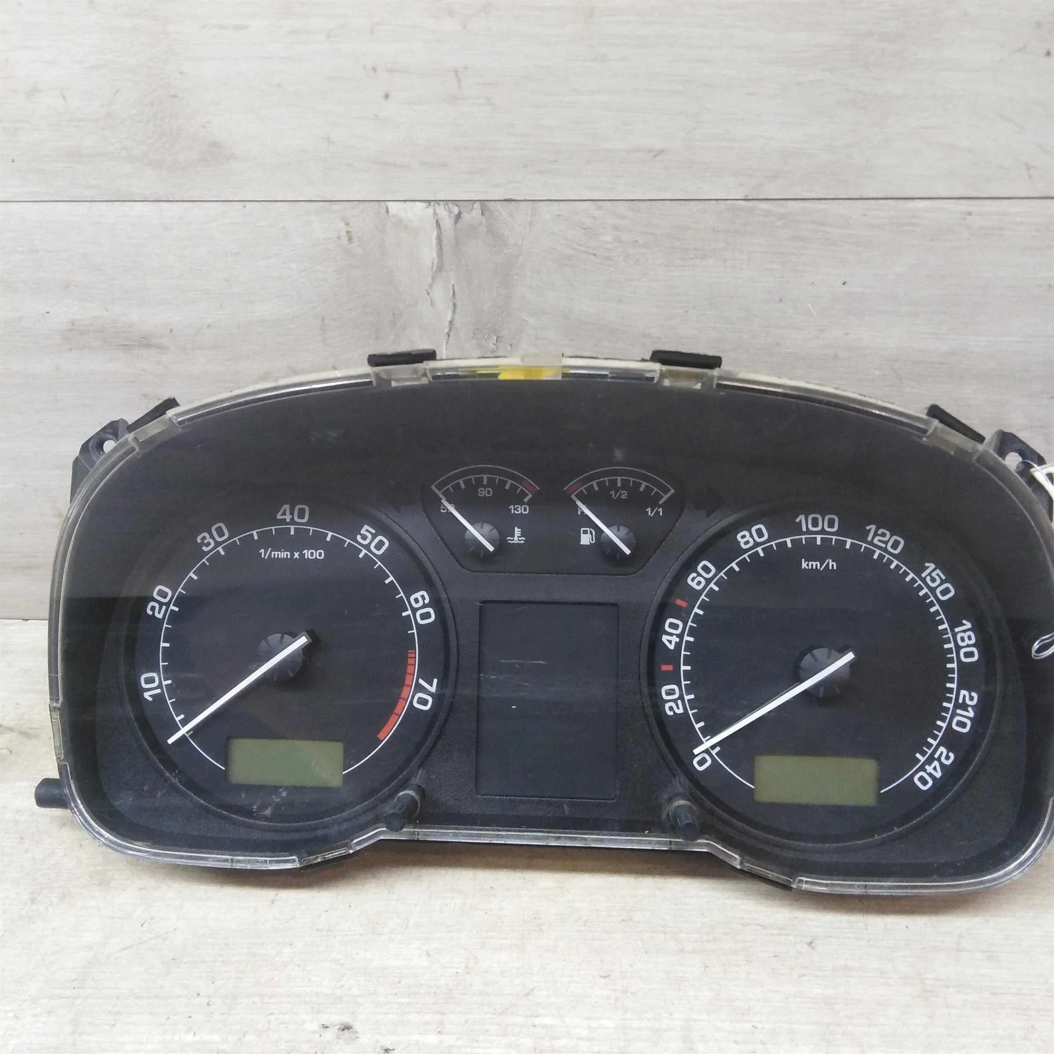 Панель приборов щиток Skoda Octavia Tour 1.6i AKL (арт. 53816)