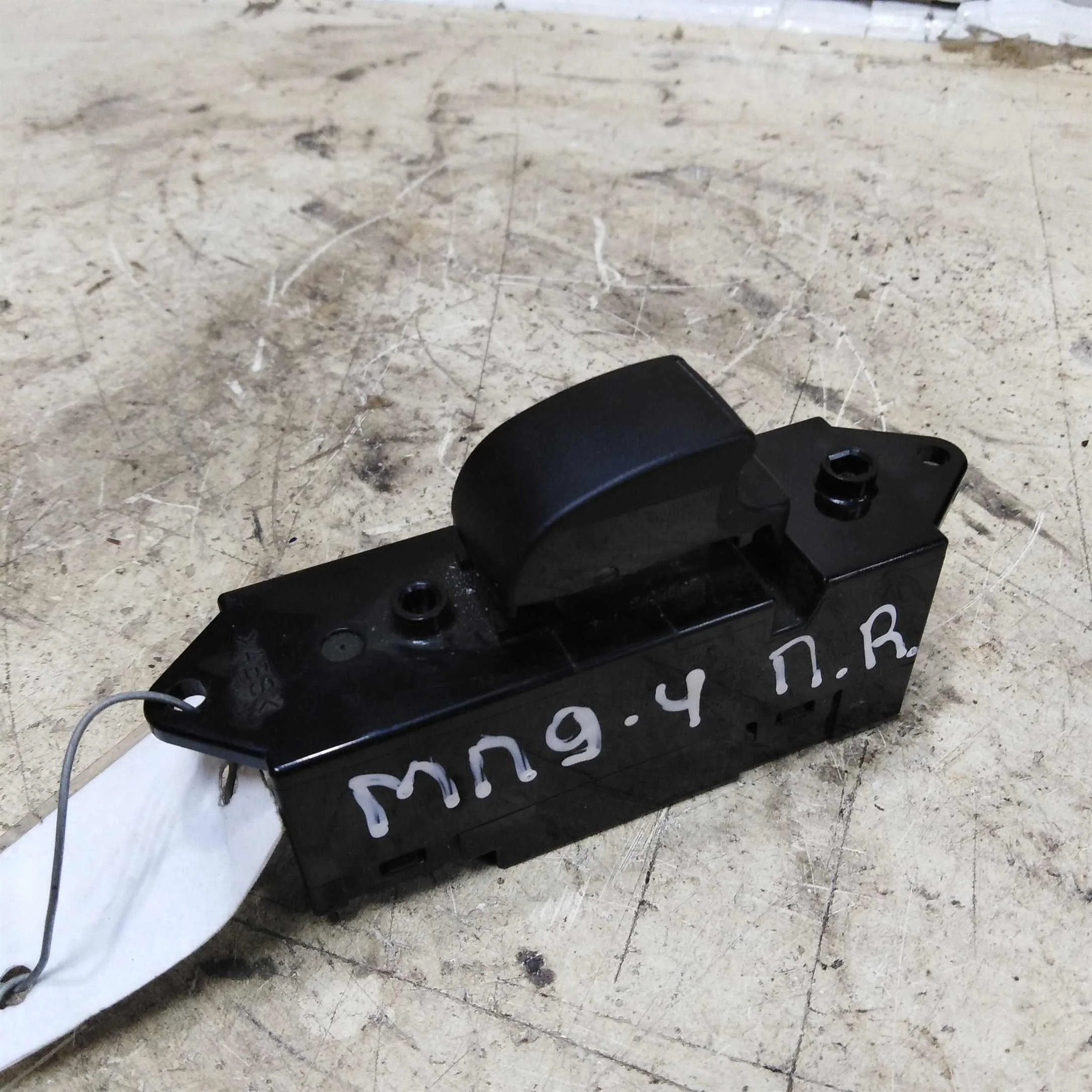 Кнопка управления стеклоподъемником Mitsubishi Lancer 9 2.0i (арт. 54082)