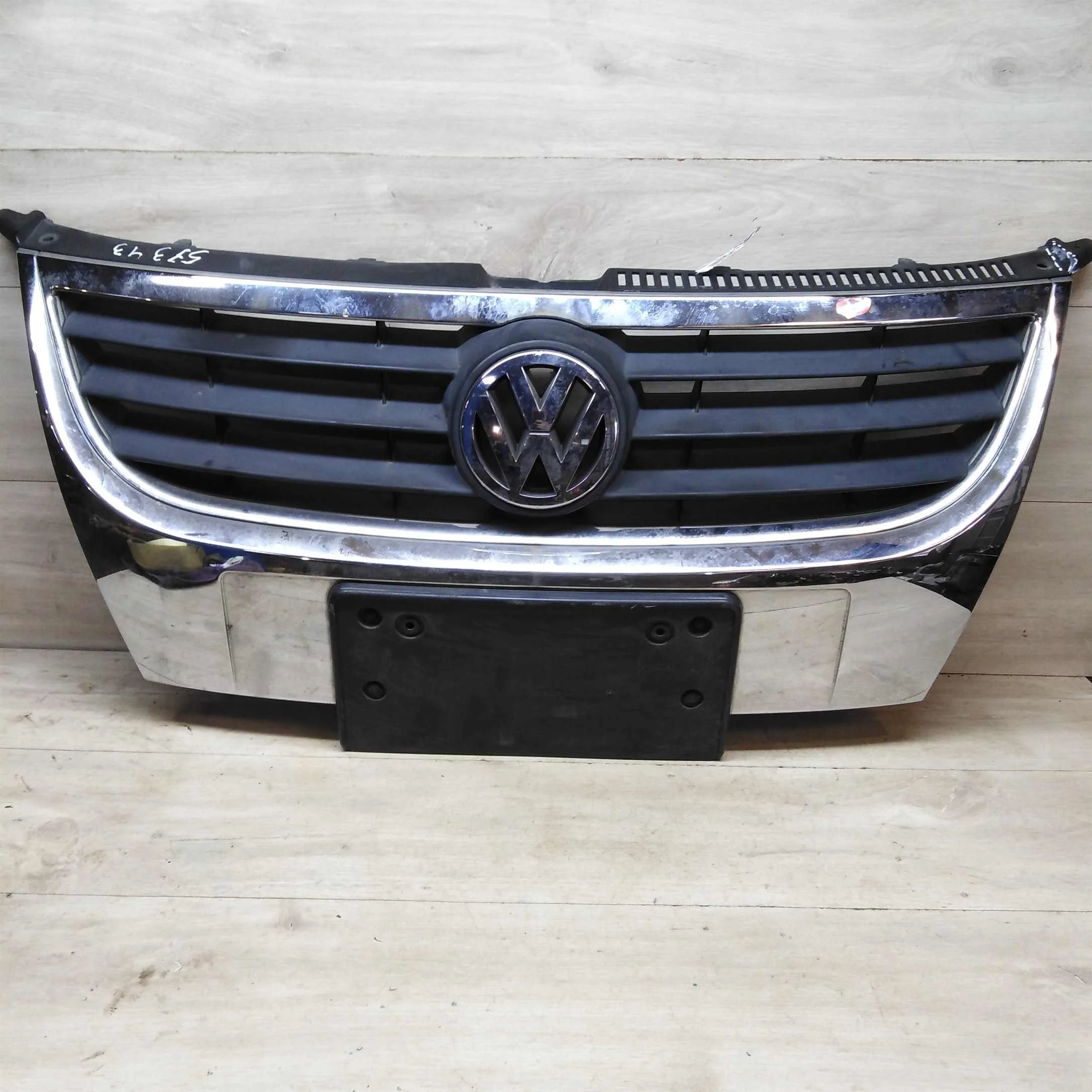 Решётка радиатора Volkswagen touran I рест дефект (арт. 55114)