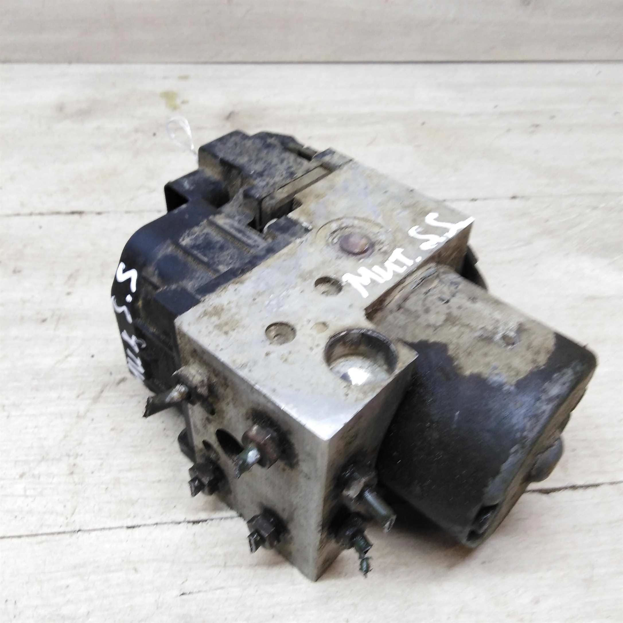 Блок abs  Mitsubishi Space Star 04г.в. рест (арт. 55384)