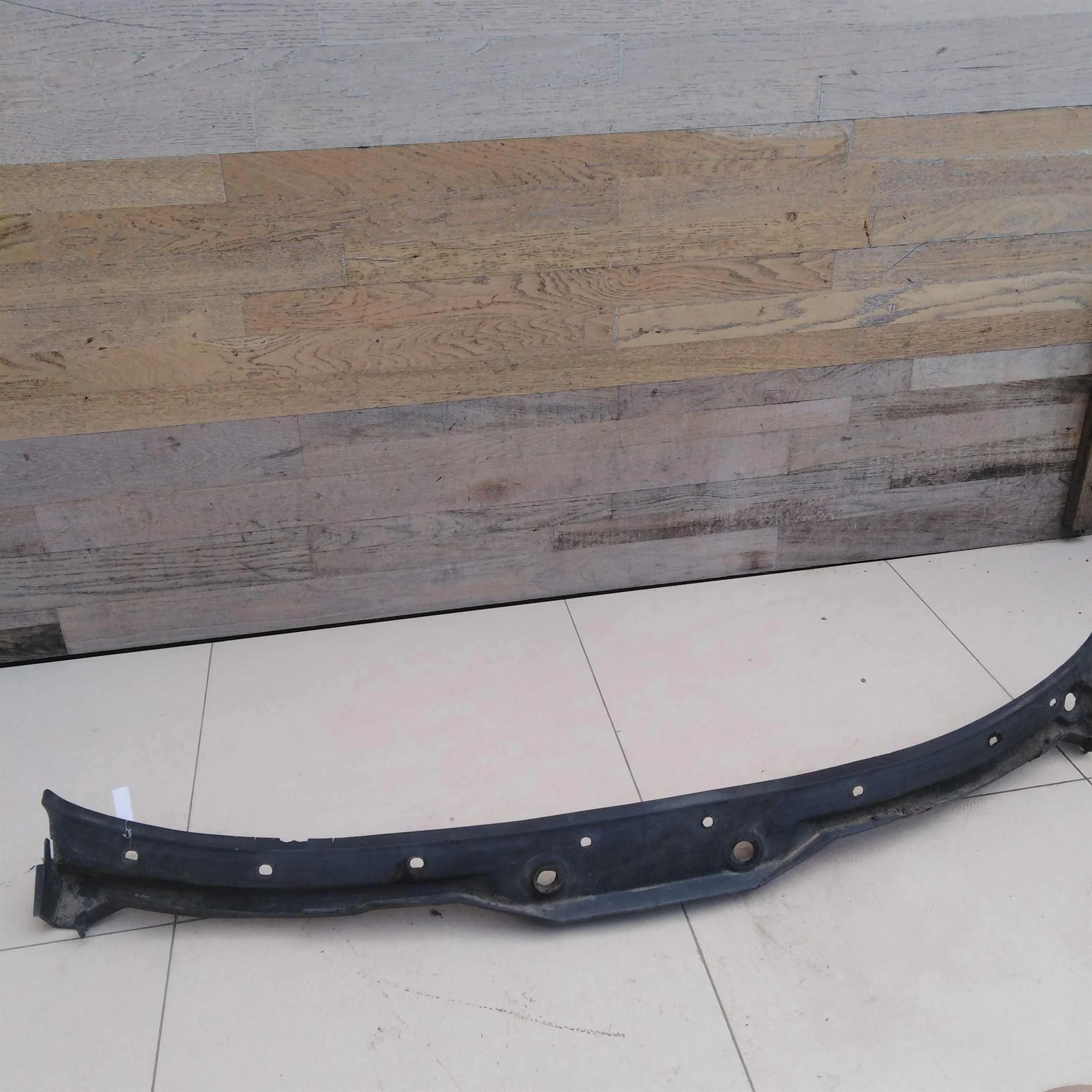 Накладка декоративная жабо водоотводящий щиток дождевик BMW E39 2.8i МКПП  (арт. 56038)