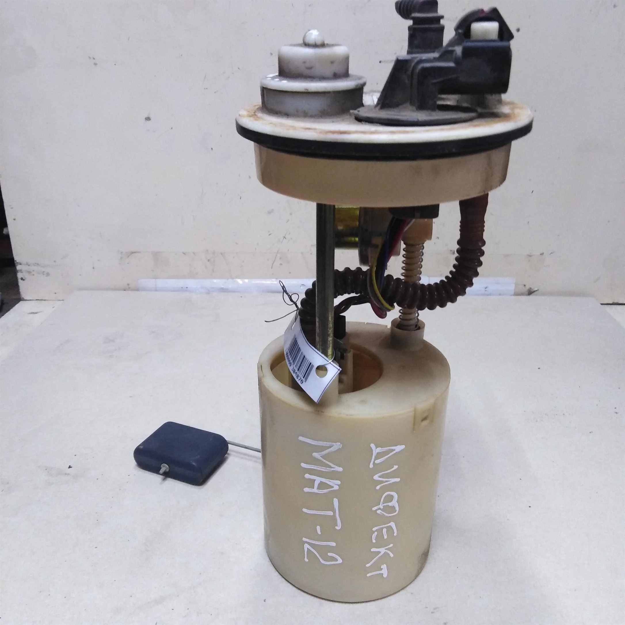 Насос топливный daewoo matiz    б/у оригинал в сборе  (арт. 56460)