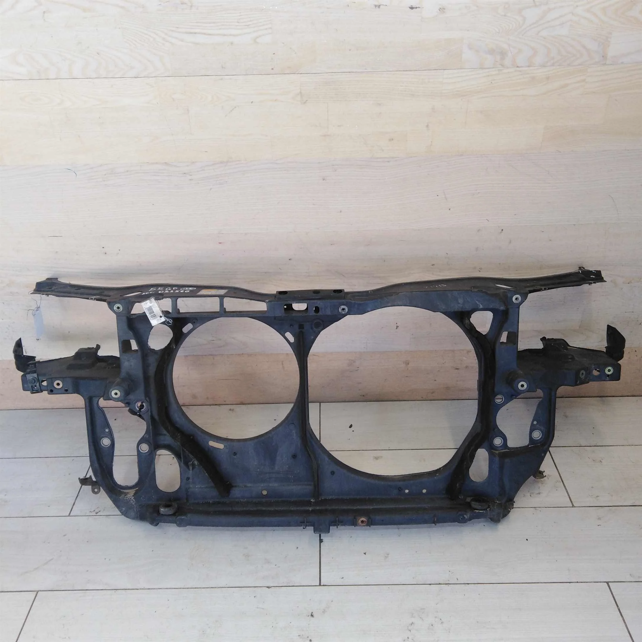 Передняя панель телевизор Volkswagen Passat B5 GP дефект   (арт. 56590)