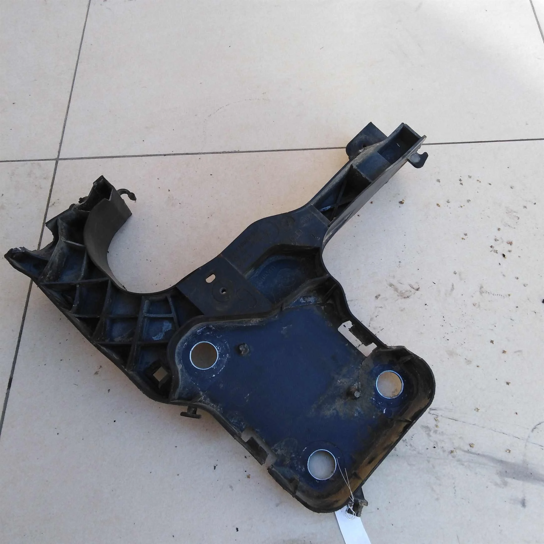Кронштейн левый Renault Megane 2 передней панели дефект (арт. 57764)