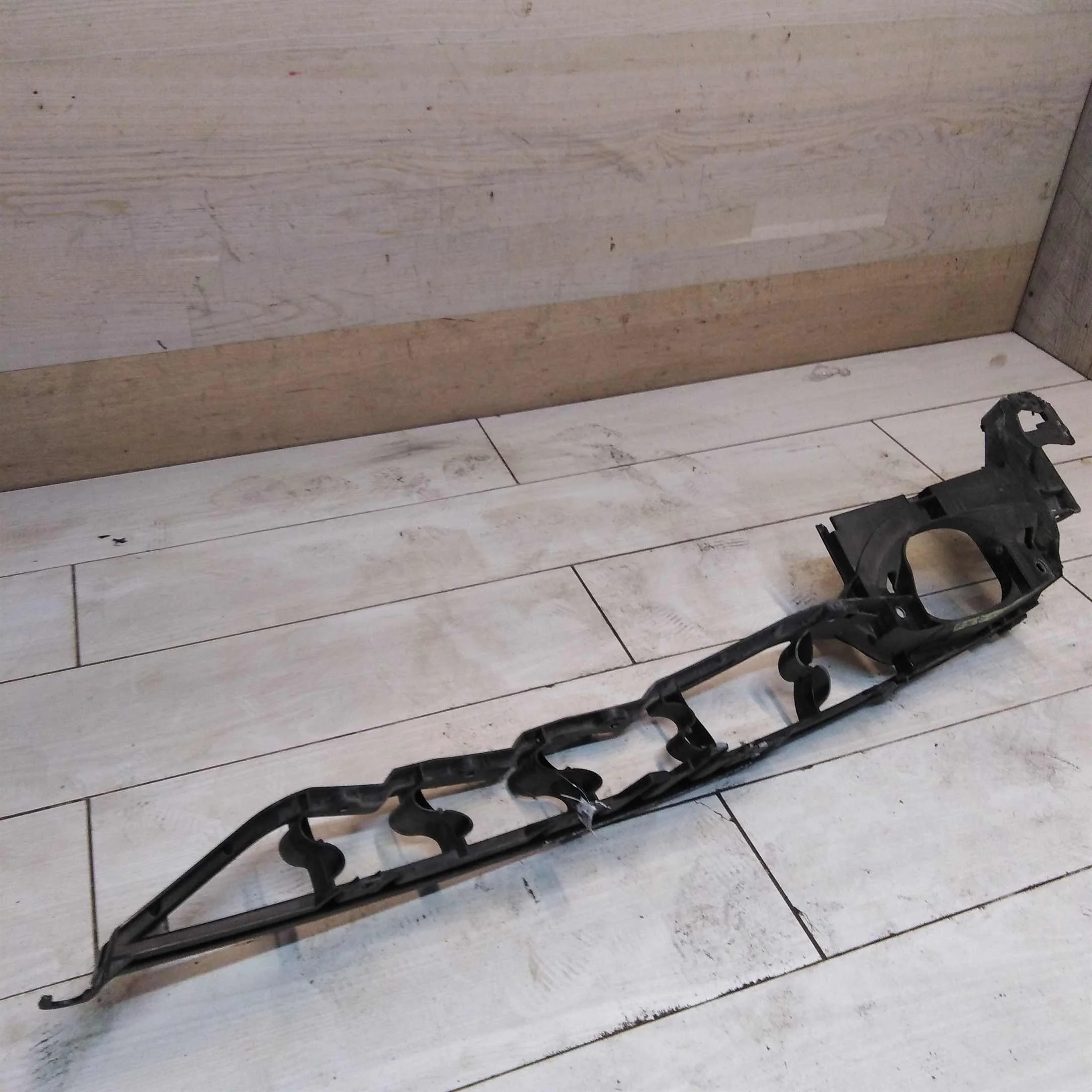 Кронштейн крыла передний правый BMW X5 II (E70) до рест  (арт. 57999)