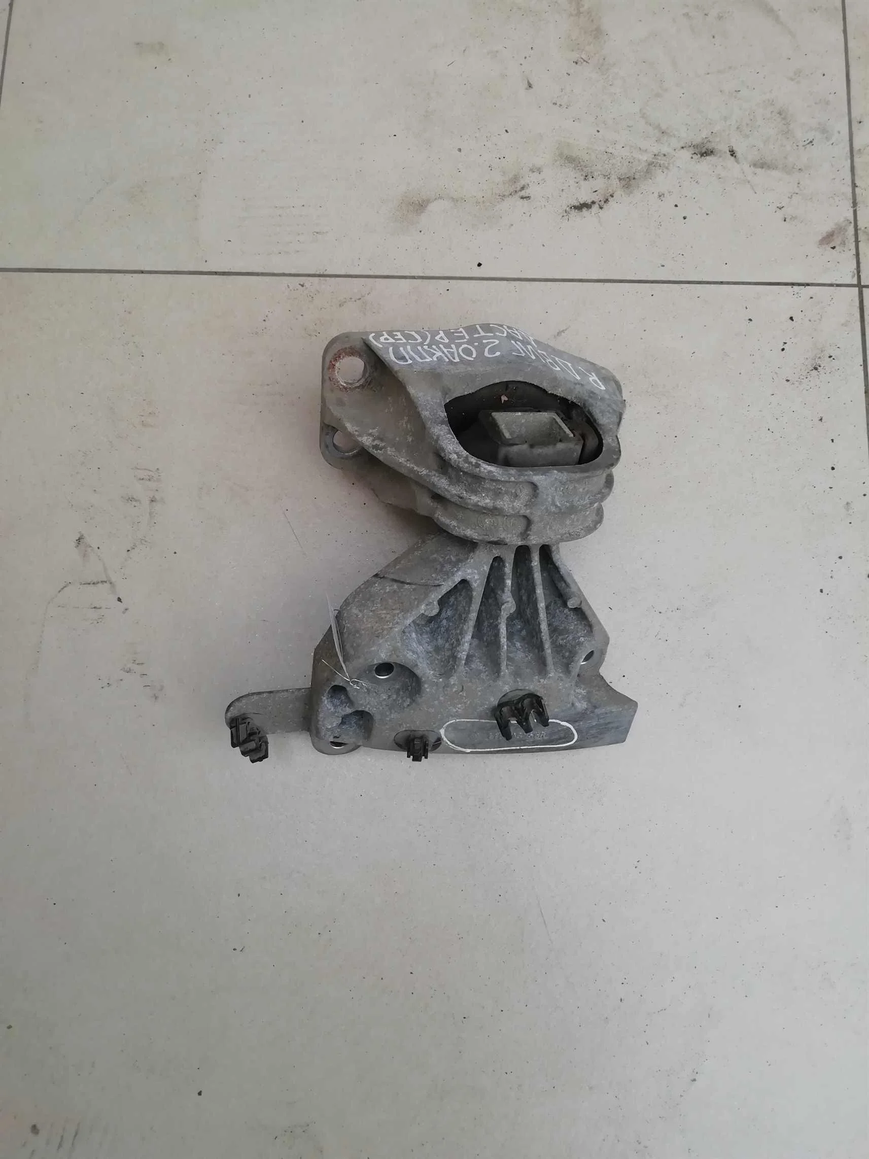 Опора двигателя правая Renault Duster I кронштейн (арт. 58799)