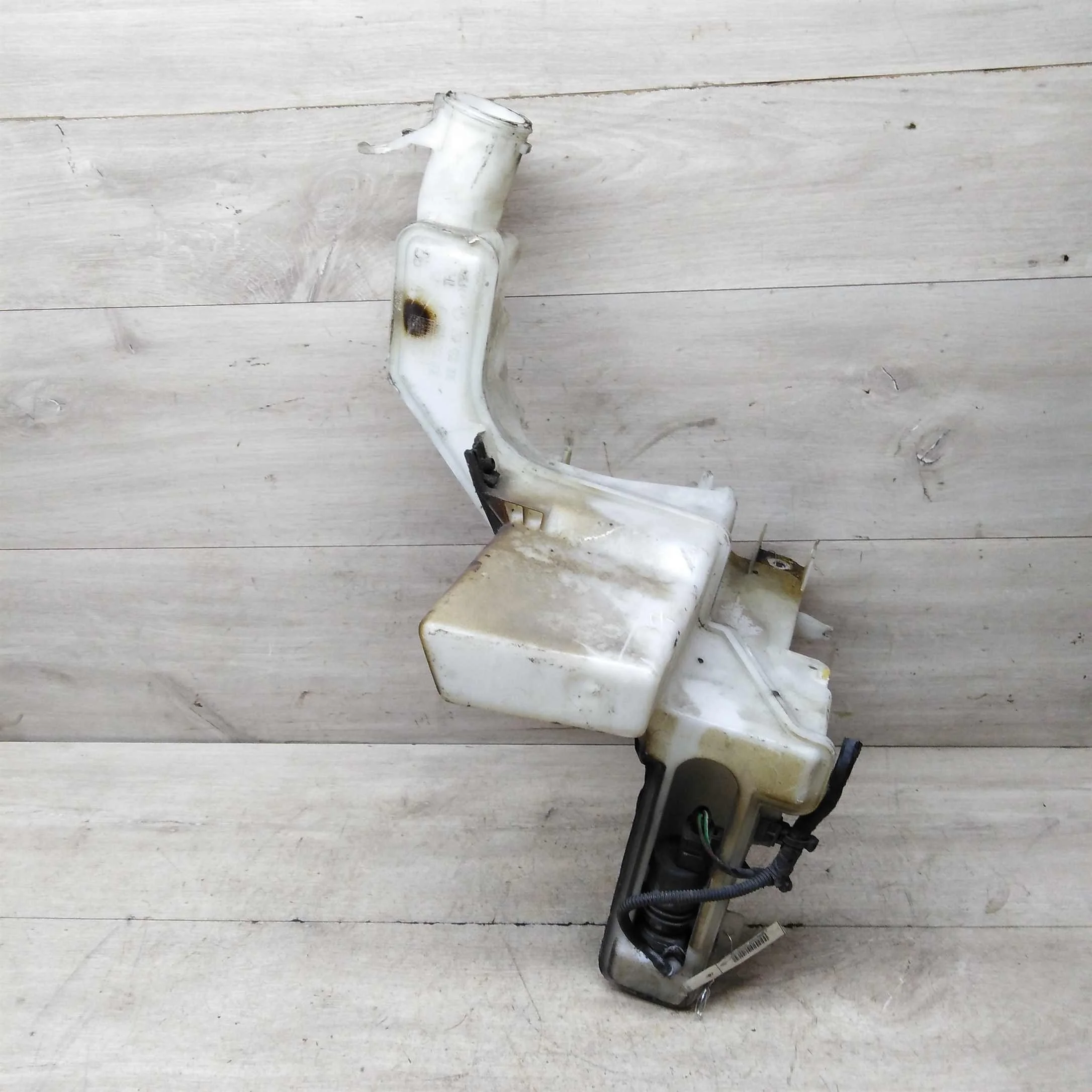 Бачок омывателя лобового стекла Volkswagen Passat B6 1.9tdi мкпп (27)    3c0955453 (арт. 60408)