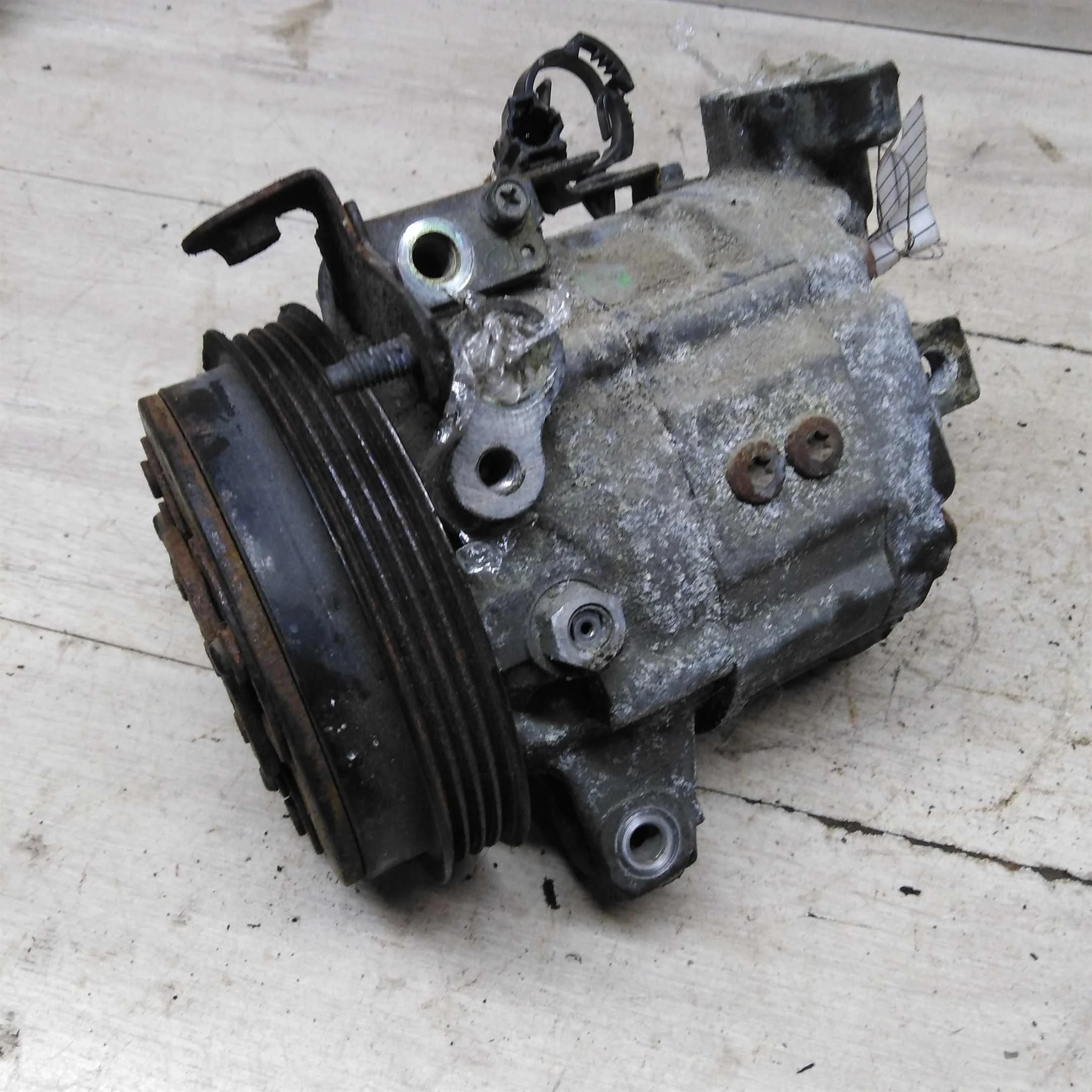 Компрессор кондиционера Subaru Forester II 2.0t     (арт. 61140)