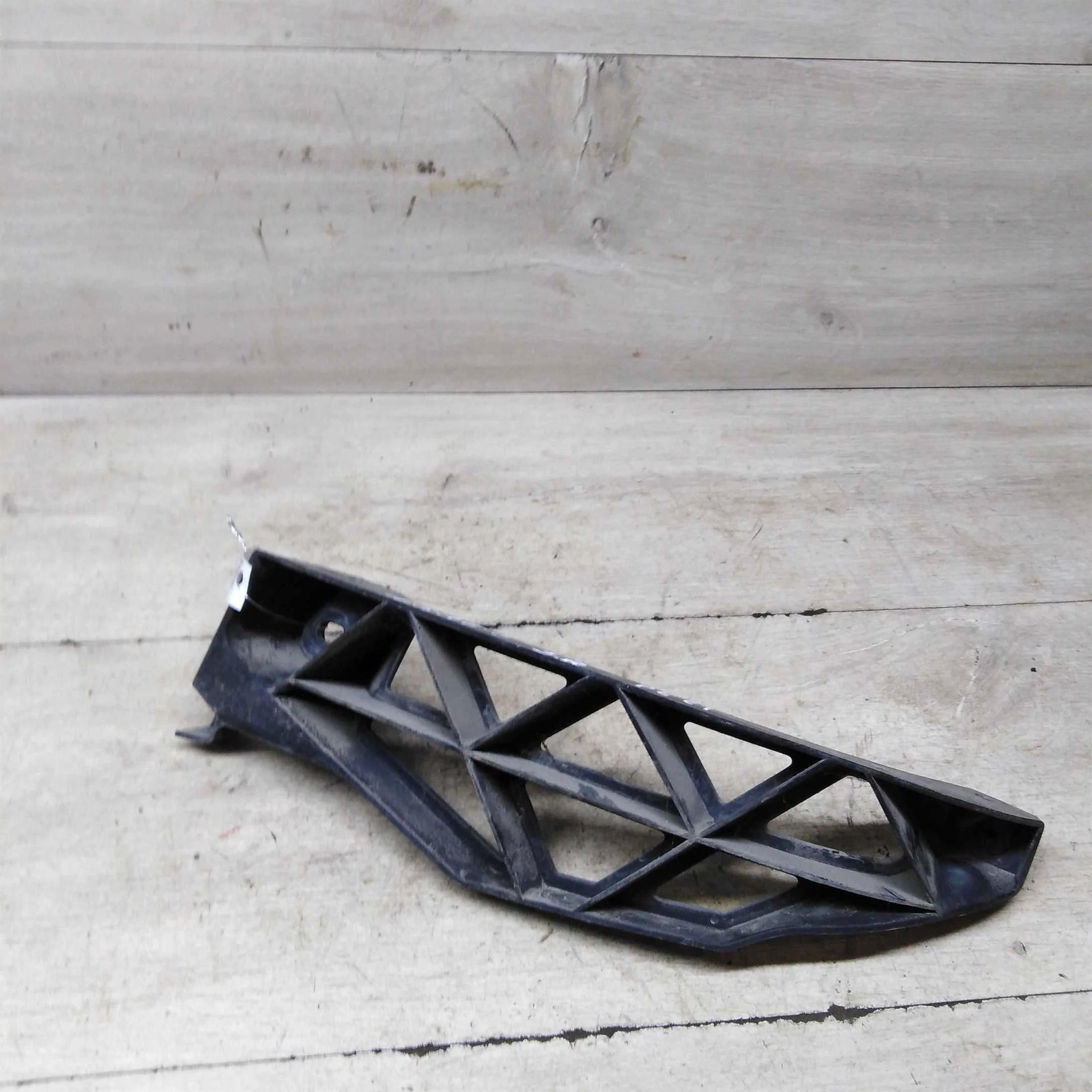 Кронштейн задний правый крепление бампера Skoda Octavia A5 рест (арт. 61725)