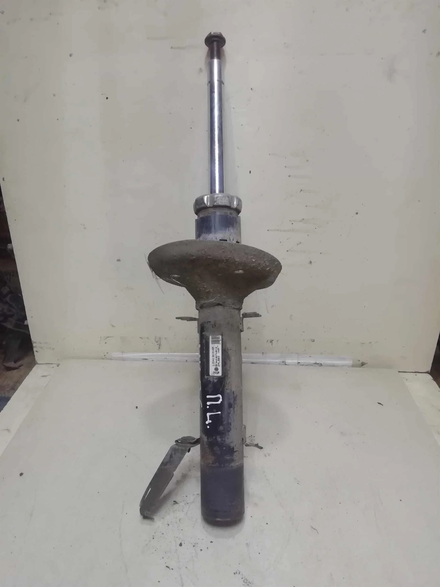 Амортизатор передний левый Skoda Octavia Tour (арт. 62051)