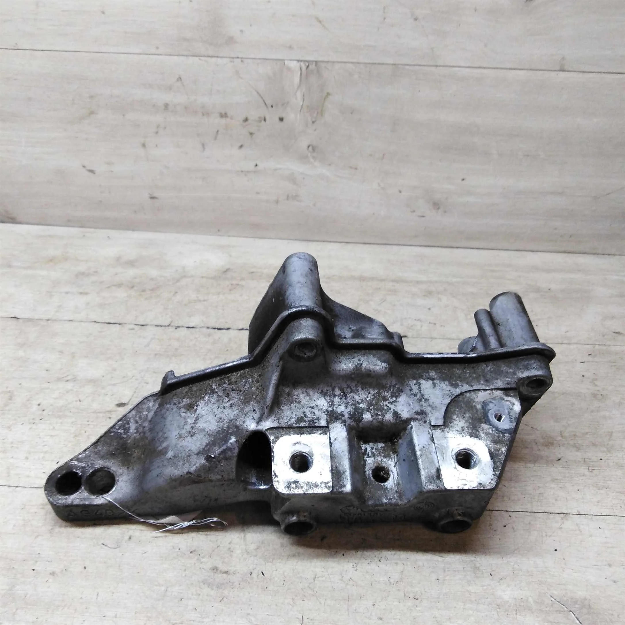 Кронштейн двигателя правый 1.4 axp Volkswagen Golf 4 Bora Skoda Octavia Tour Audi a3 (арт. 62402)