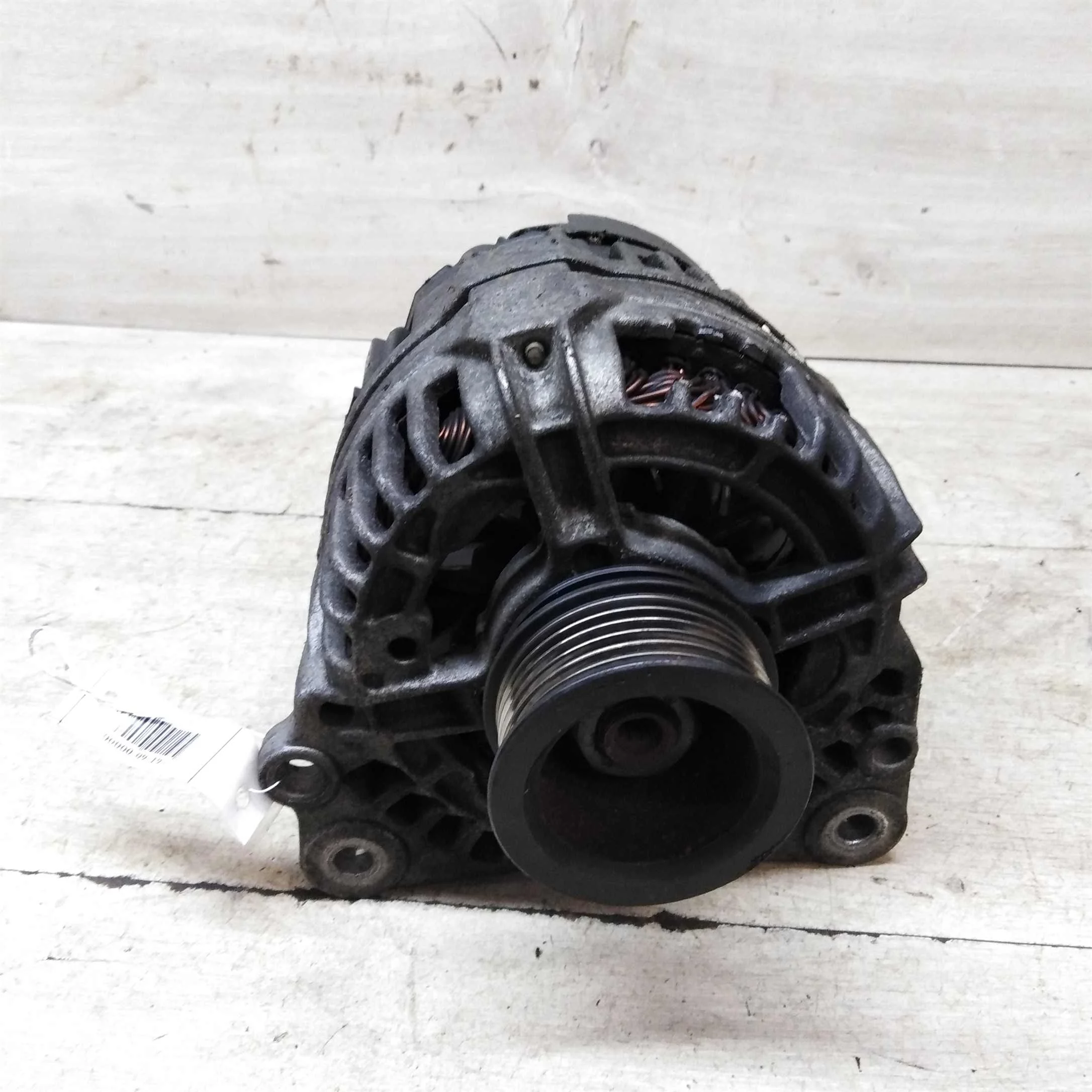 Генератор 90 ампер 1.6i aus Volkswagen Golf 4 Bora Skoda Octavia Tour Audi a3 дефект корпус (арт. 62405)