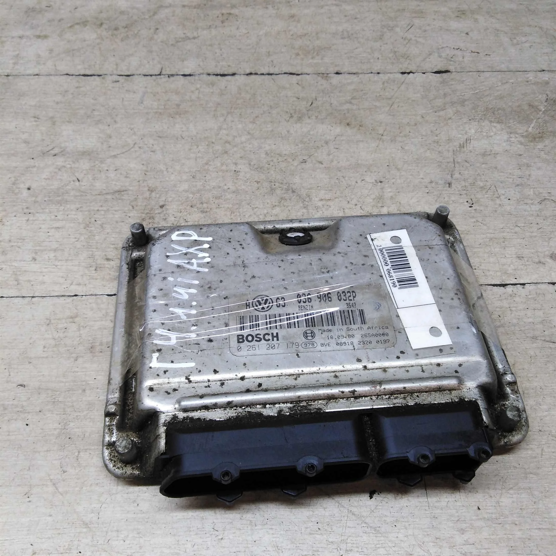 ЭБУ двигателя 1.4i AXP Volkswagen Golf 4 Bora Skoda Octavia Tour Audi a3  0261207179 036906032p (арт. 62412)