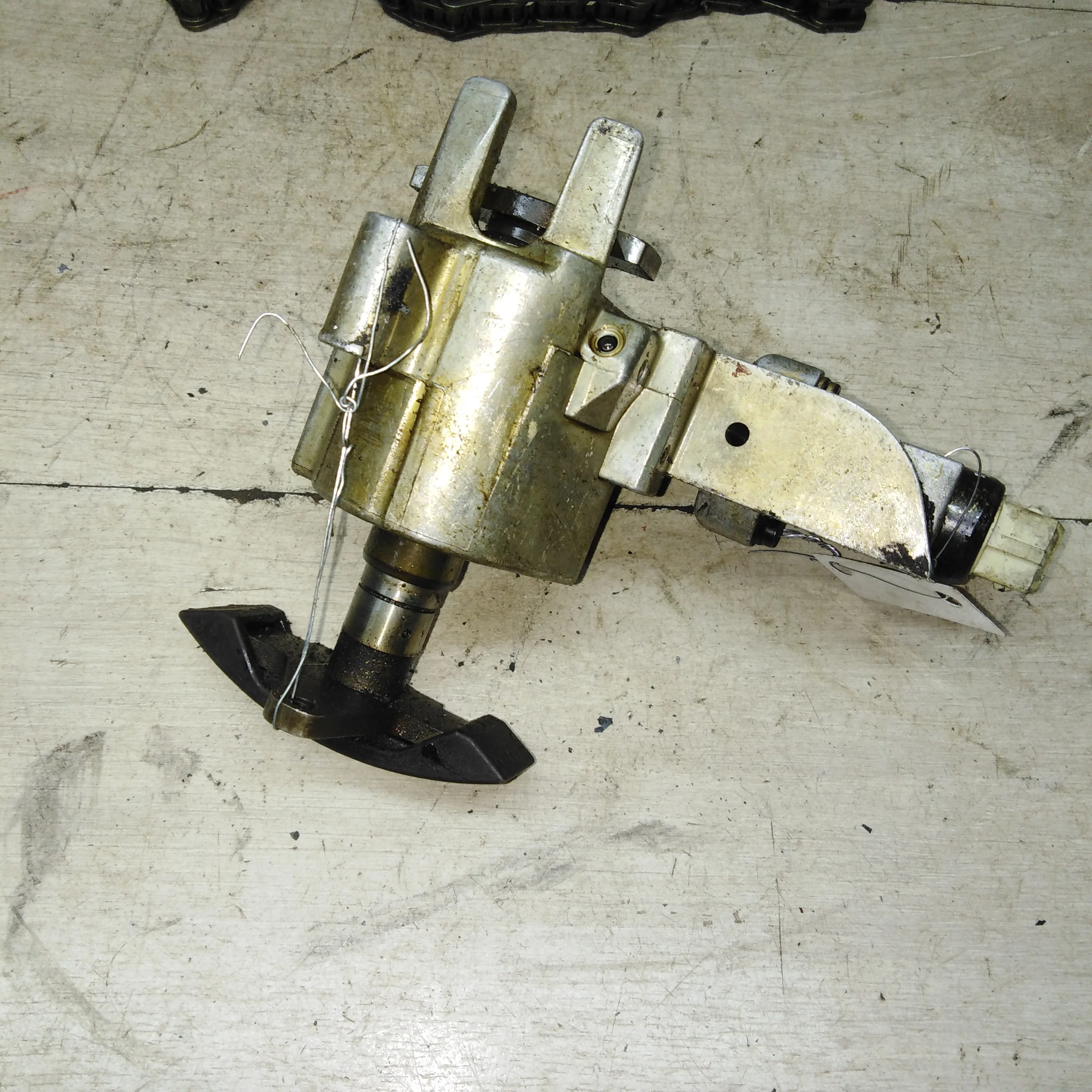 Гидронатяжитель цепи левый Audi A6 C4 2.4i 2.8i дефект (арт. 63061)