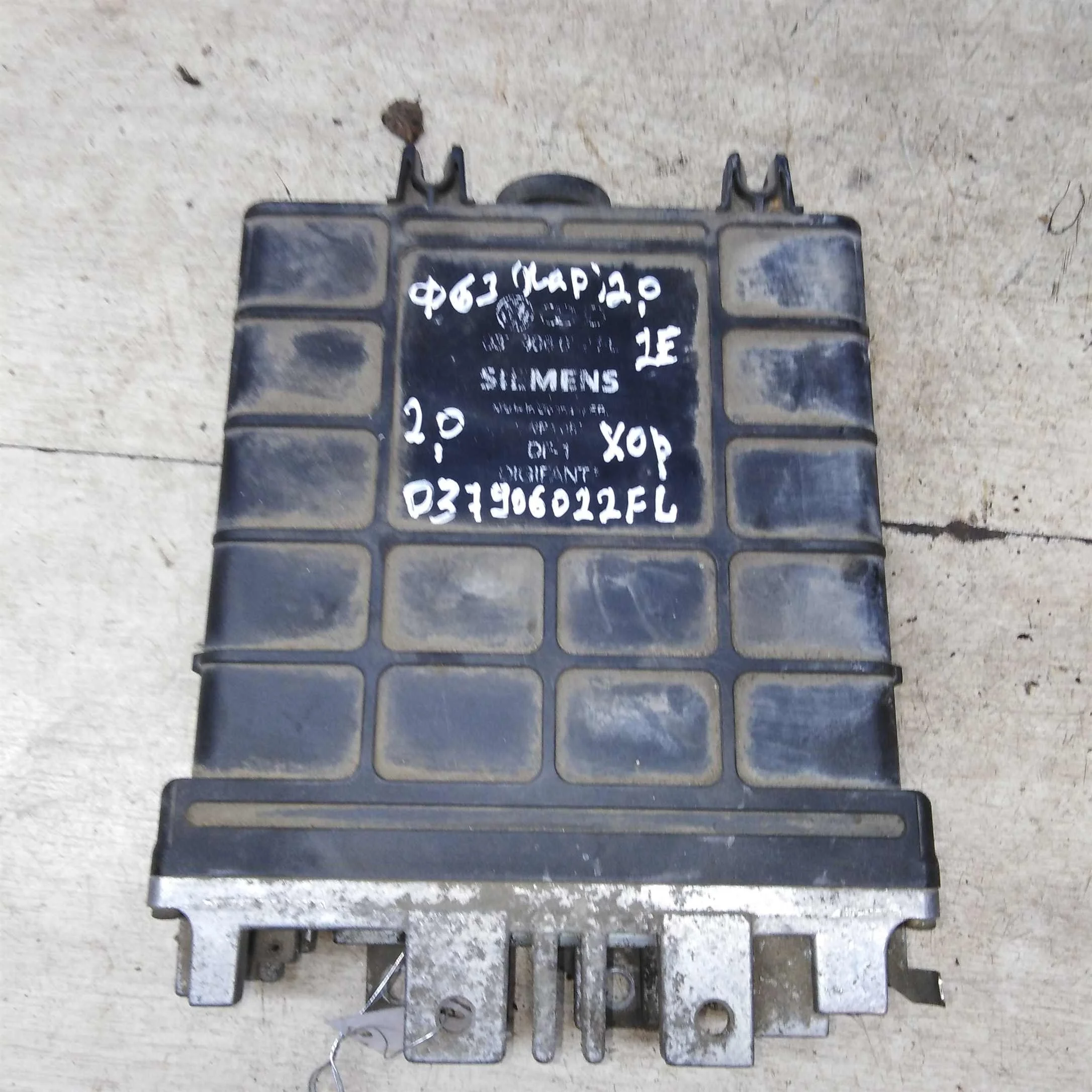 ЭБУ двигателя 2.0i Volkswagen Passat B3   037906022fl (арт. 63538)