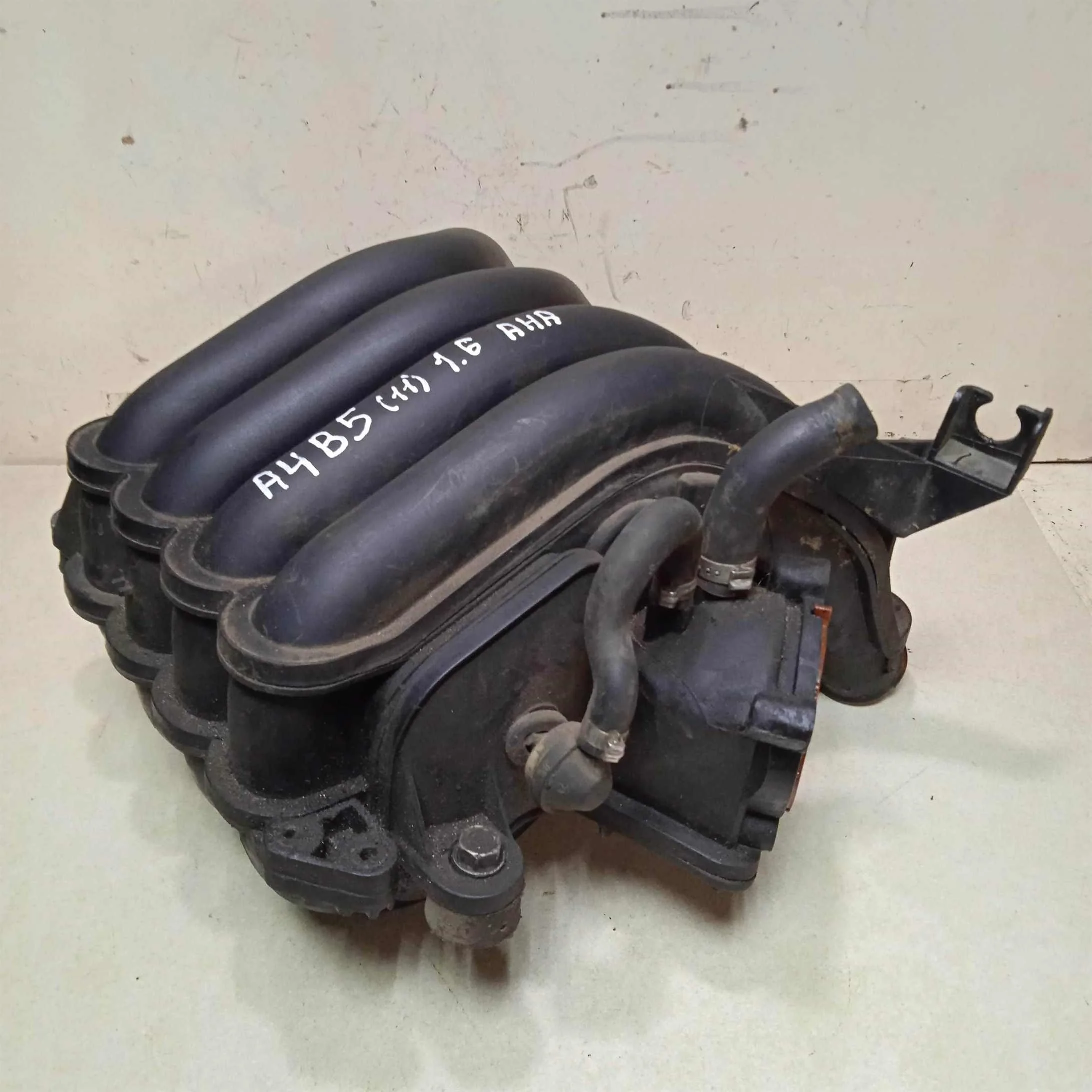 Коллектор впускной Audi A4 B5 1.6i ANA    (арт. 63906)