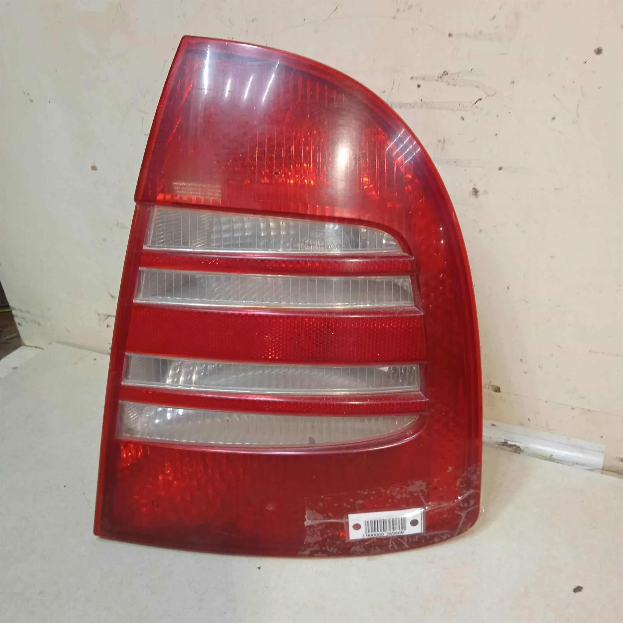Фонарь задний правый Skoda Superb    (арт. 64302)