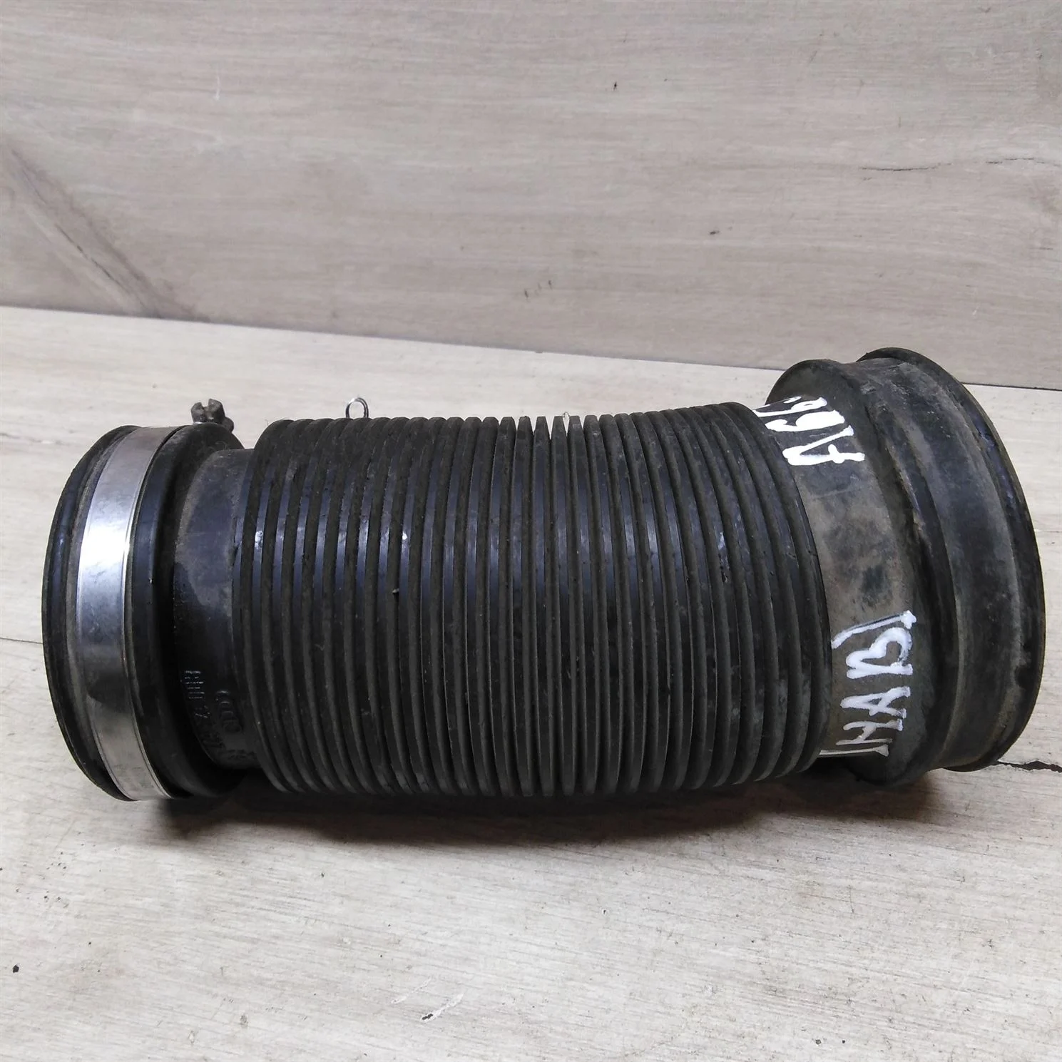 Гофра воздуховода Audi A6 C5 2.8i ACK (арт. 65098)