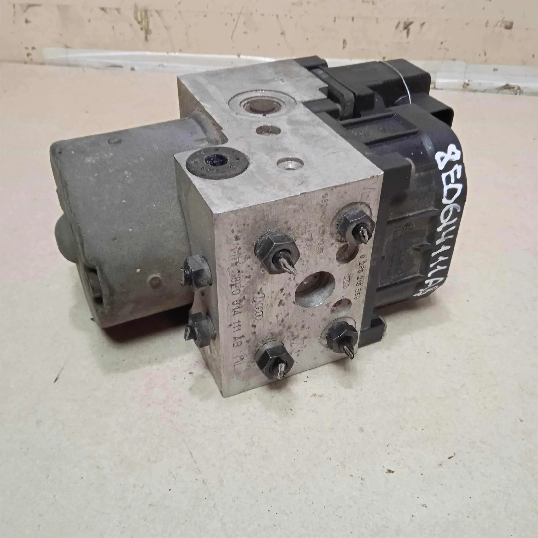 Блок ABS Audi A4 B5 рест 1.6i ARN 8E0614111AB (арт. 65112)