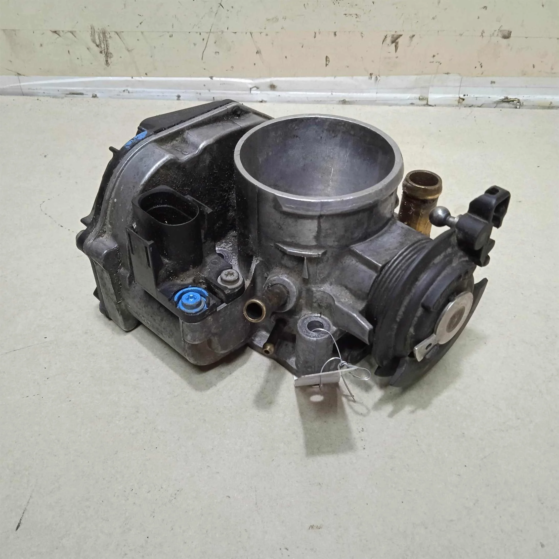 Дроссельная заслонка Audi A4 B5 рест 1.6i ARN (арт. 65231)