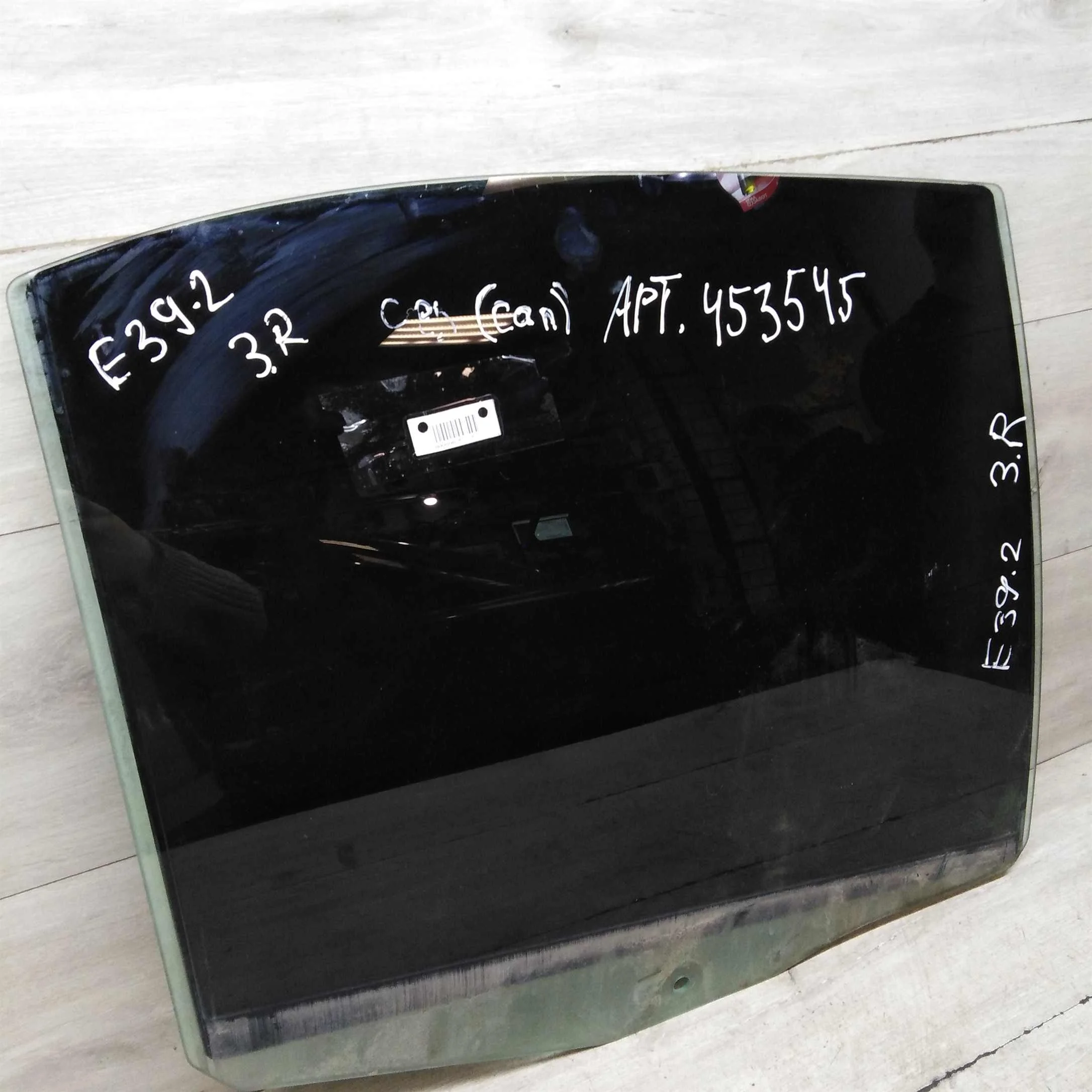 Стекло двери заднее правое BMW E39 седан (арт. 67054)