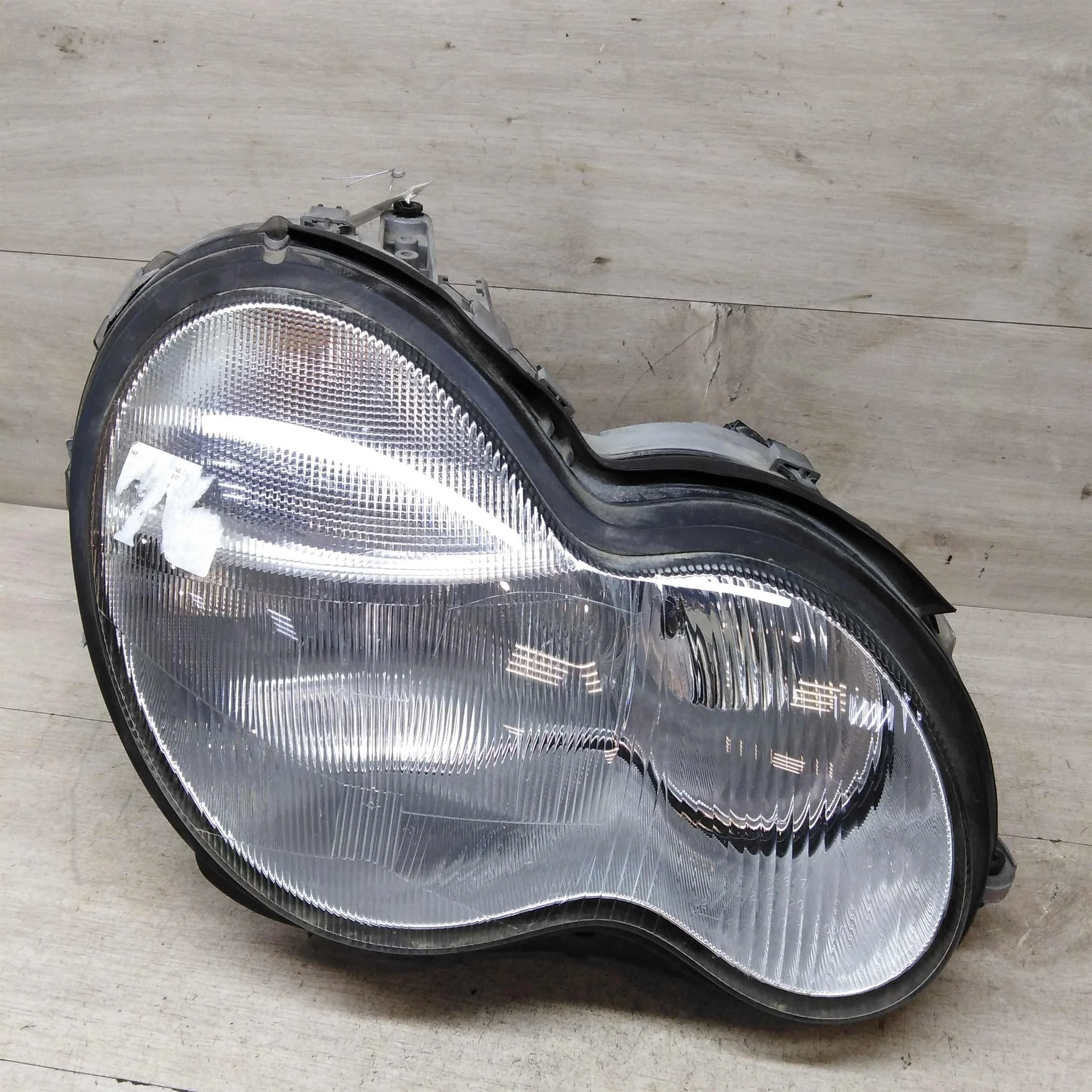 Фара правая mercedes w203 ксенон седан    (арт. 71247)