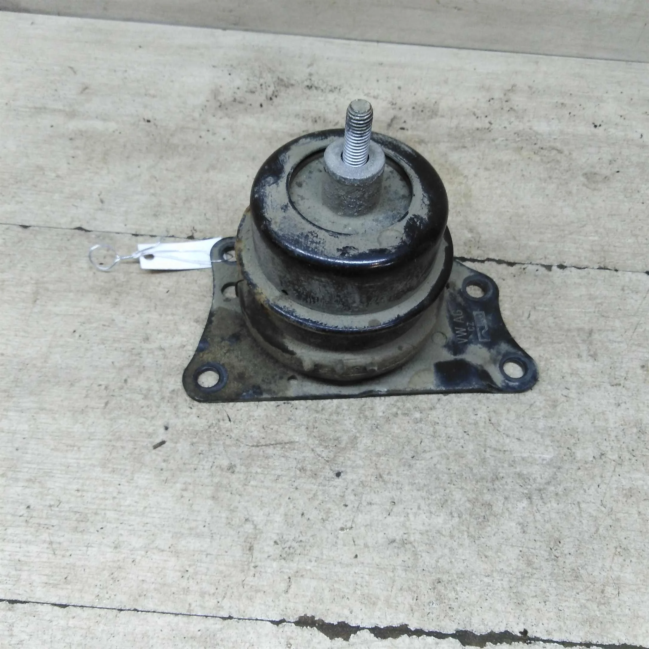 Опора двигателя правая Volkswagen Polo V Sedan (арт. 71277)