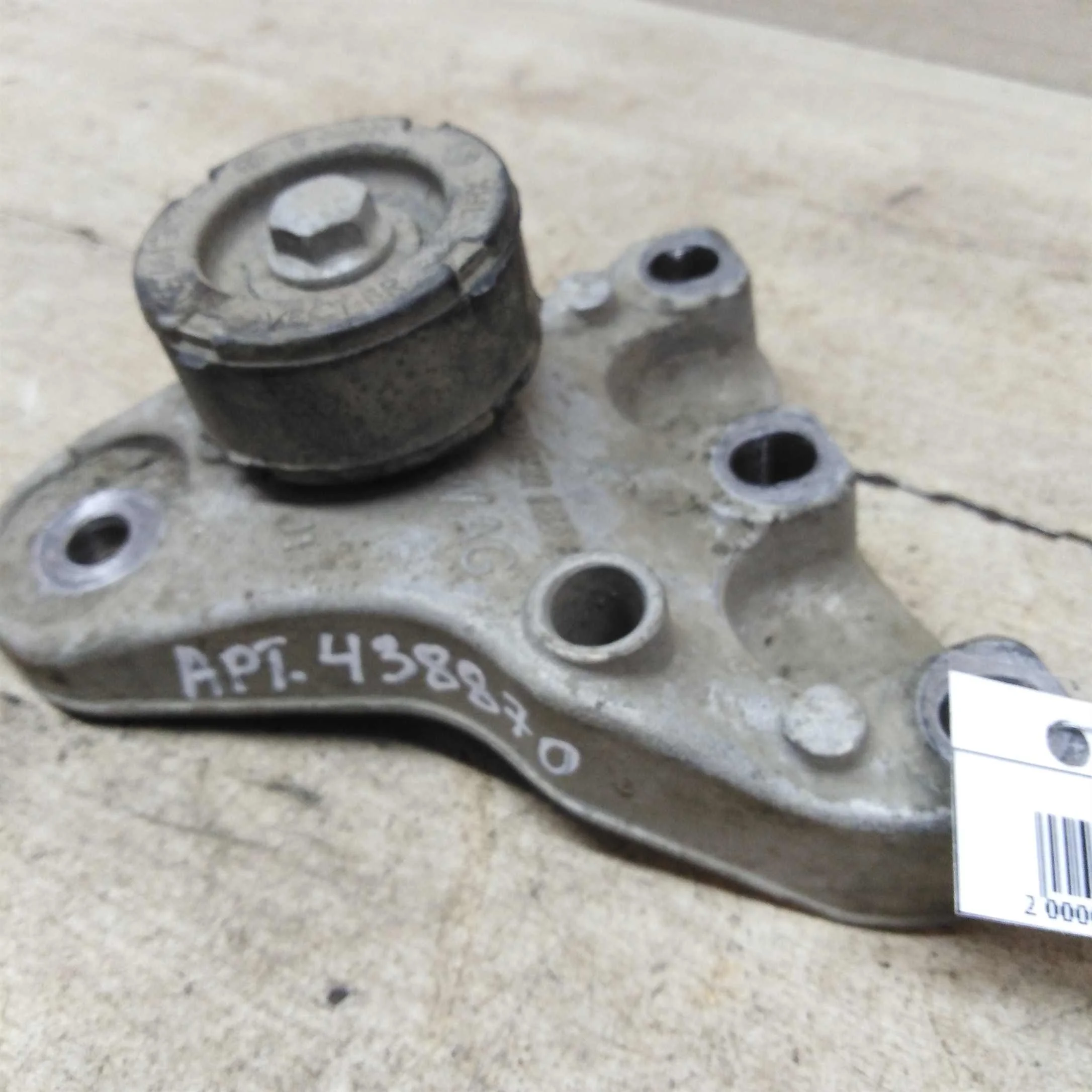 Кронштейн двигателя правый Volkswagen Polo V Sedan (арт. 71371)