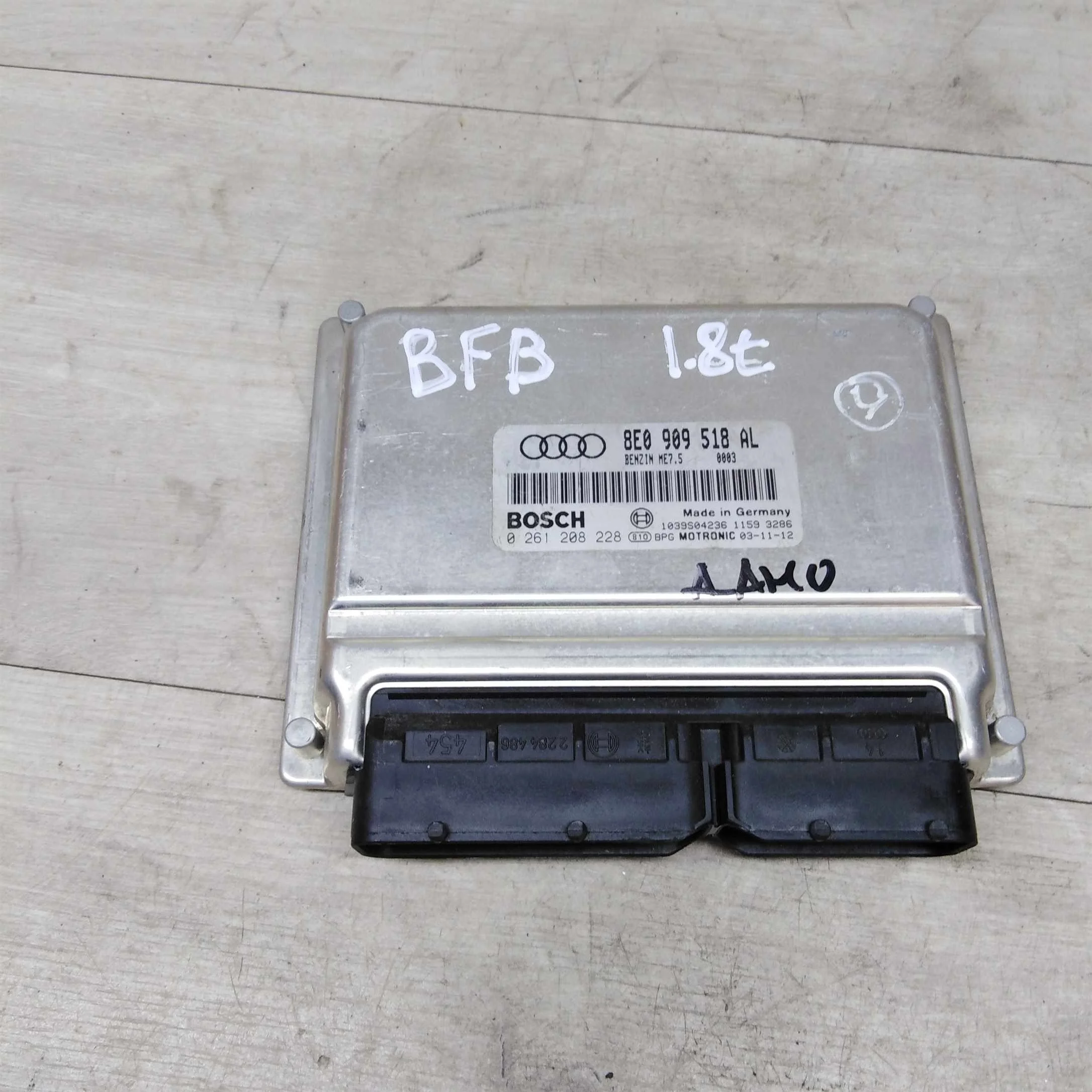 Блок управления двигателем Audi A4 B6 8E (арт. 72355)