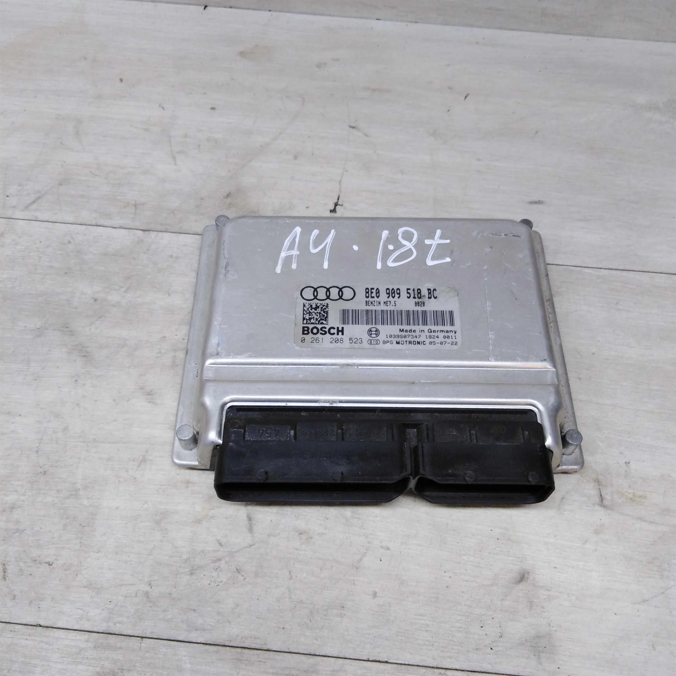 Блок управления двигателем Audi A4 B5 (арт. 72363)